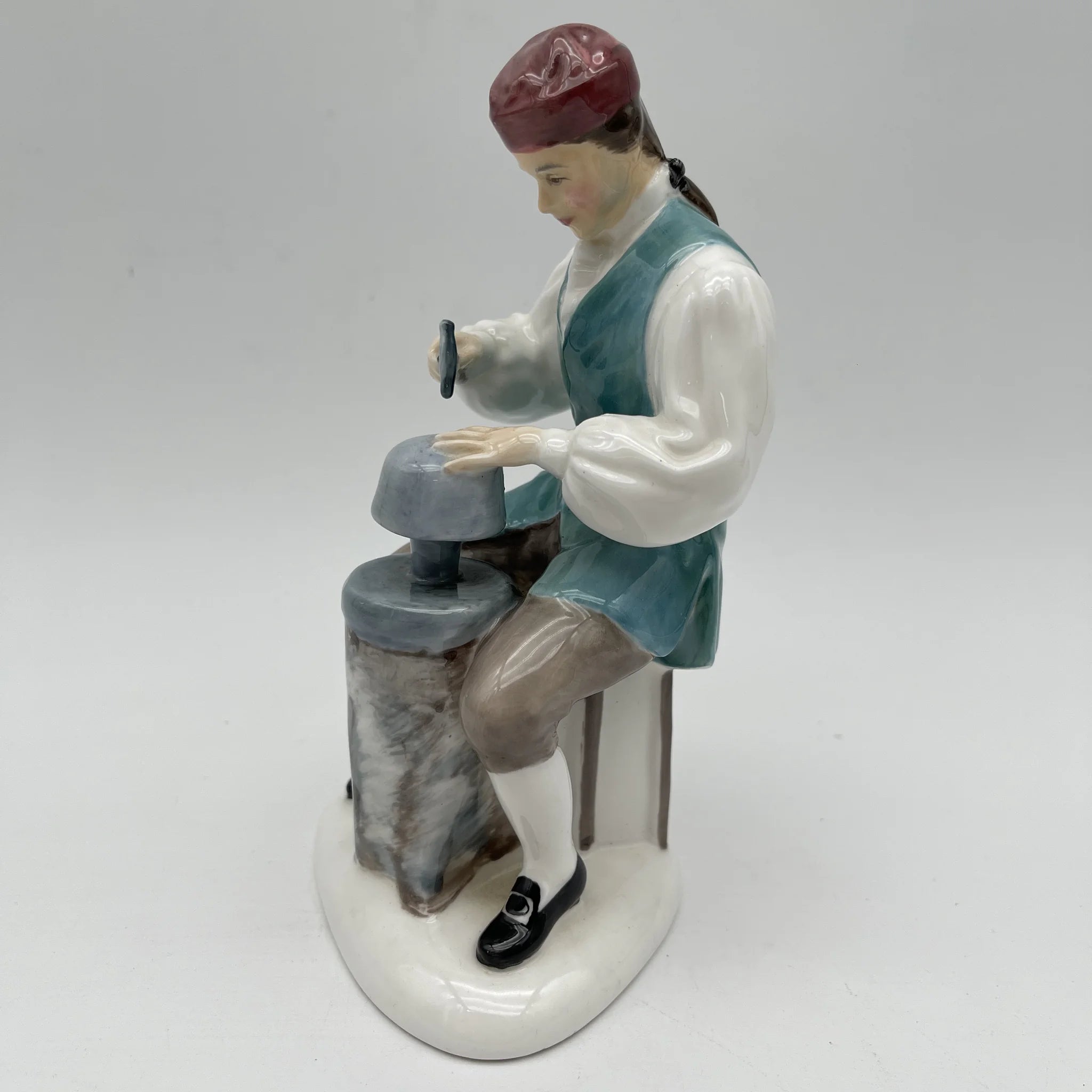 [Vintage] Figurine (Ceramic Doll) / Royal Doulton / The Silversmith of Williamsburg / Estimated 1960-1980s / Bone China / England / Hand Painted