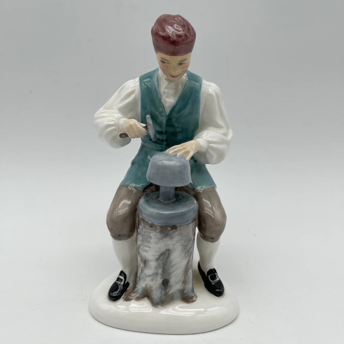 Royal Doulton (ロイヤルドルトン) / フィギュリン (陶磁器人形) / The 