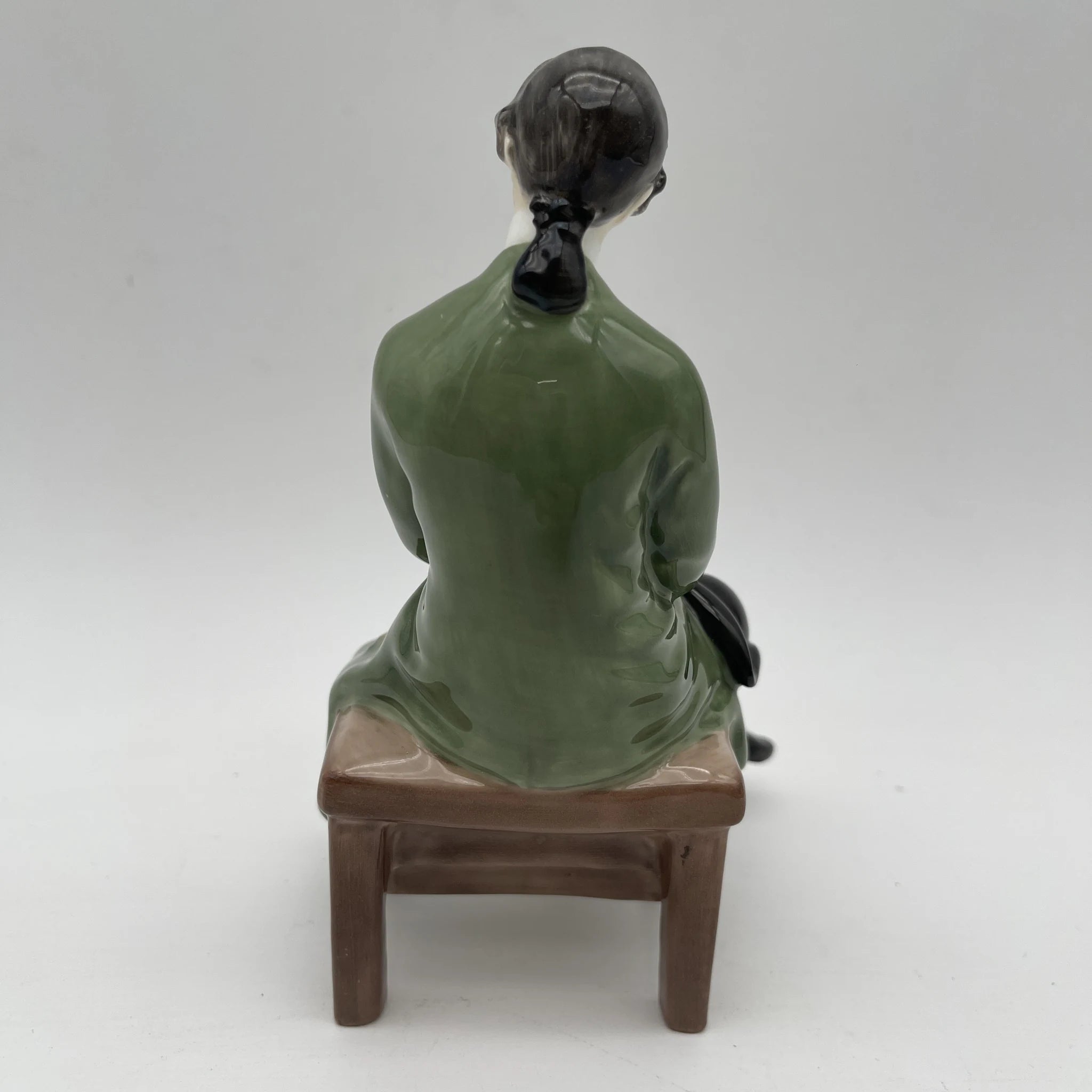 [Vintage] Figurine (Ceramic Doll) / Royal Doulton / A Gentleman from Williamsburg / Estimated 1960-1980s / Bone China / England / Hand Painted