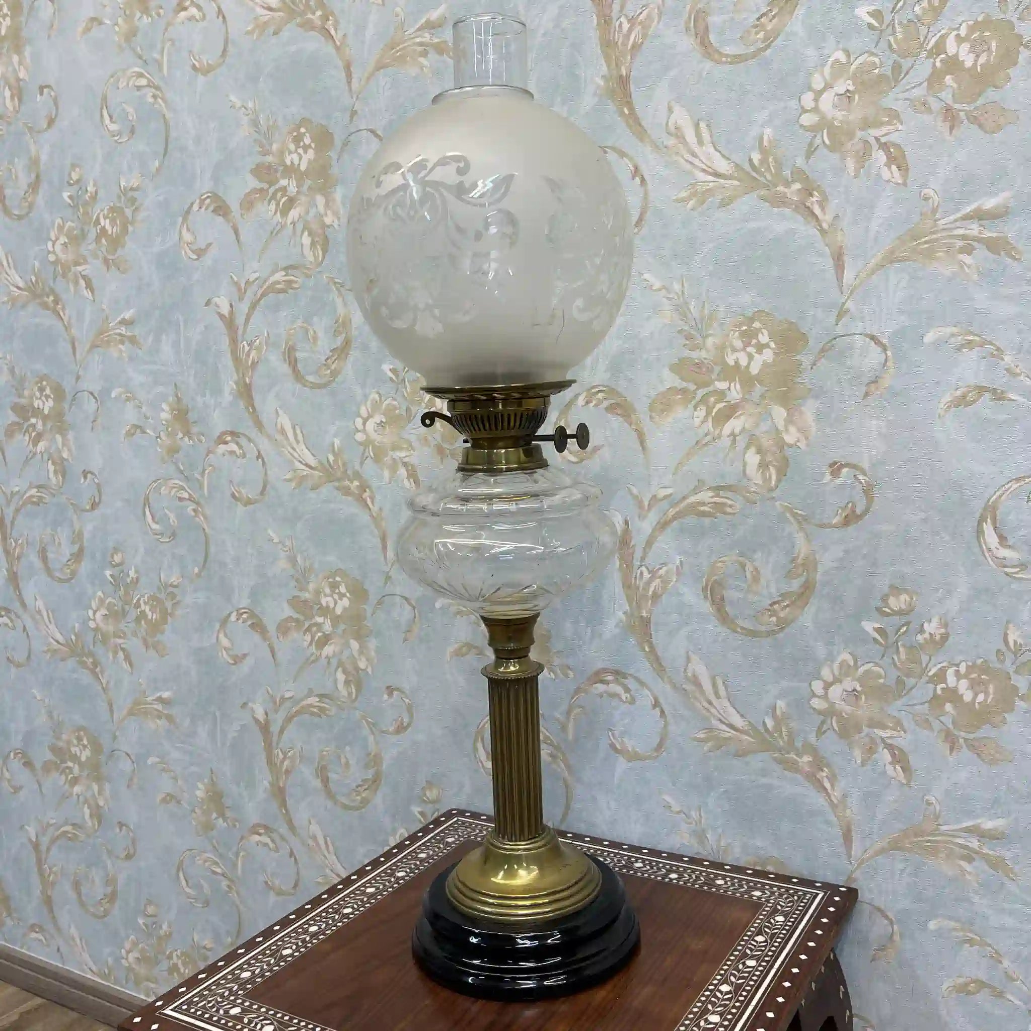 【アンティーク】 オイルランプ / エドワーディアン様式 / 推定1900年前後 / ガラス真鍮 / イギリス / エッチングガラス,デュプレックスバーナー,カットクリスタル