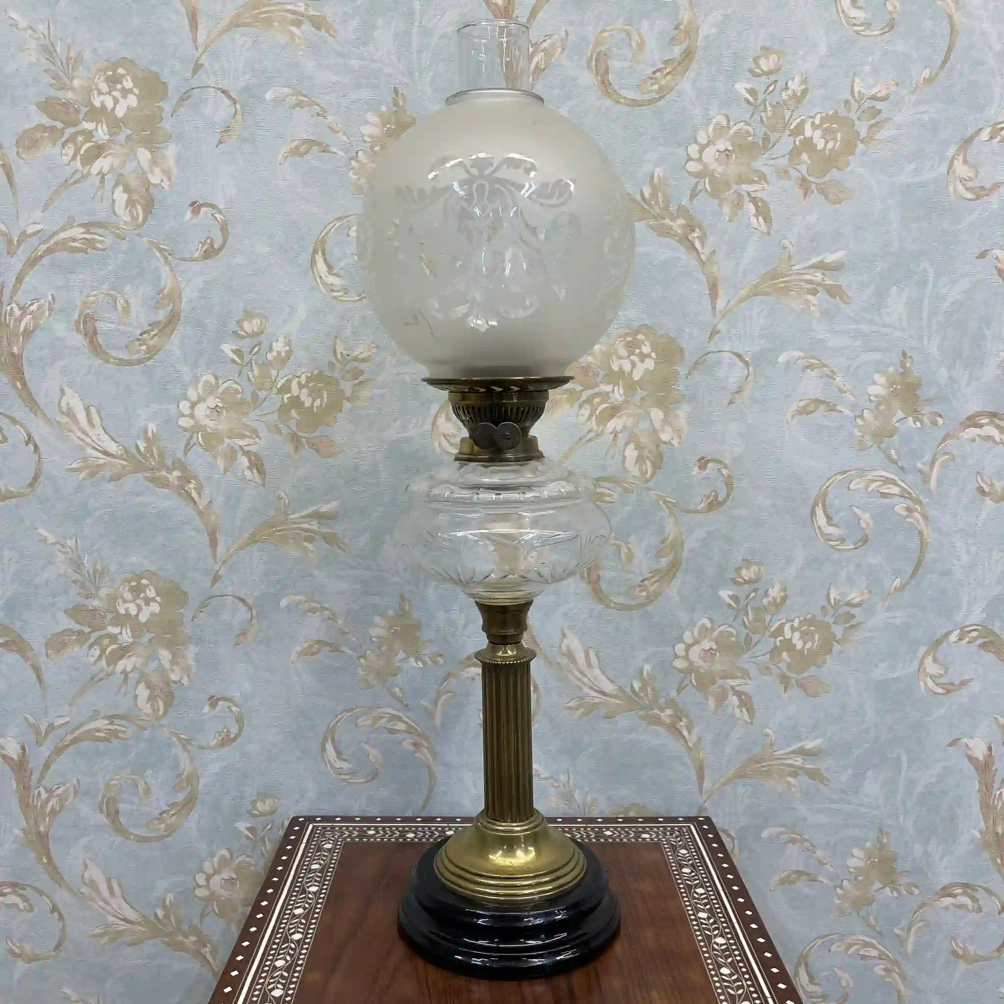 【アンティーク】 オイルランプ / エドワーディアン様式 / 推定1900年前後 / ガラス真鍮 / イギリス / エッチングガラス,デュプレックスバーナー,カットクリスタル