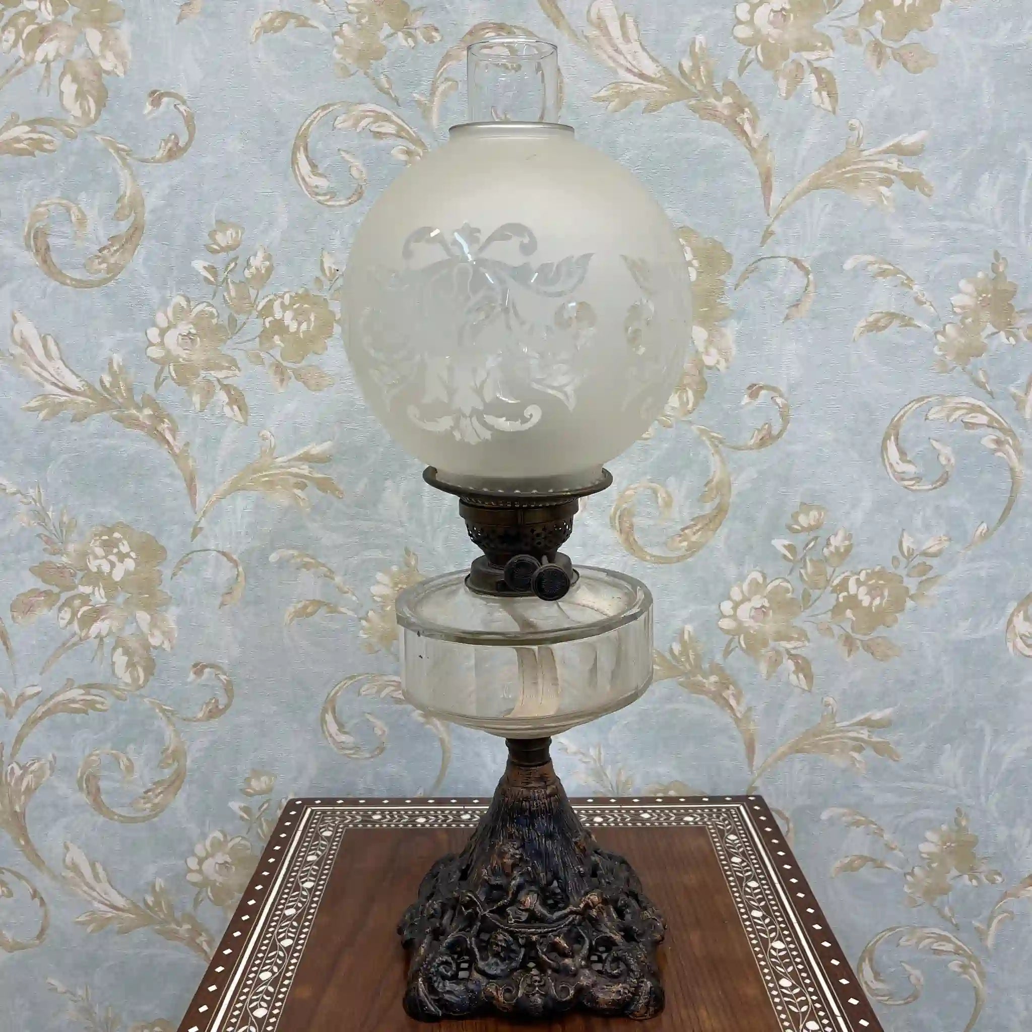 [Antique] Oil lamp / Victorian style / Estimated late 19th century / Glass / England / Etched glass, hand painted column