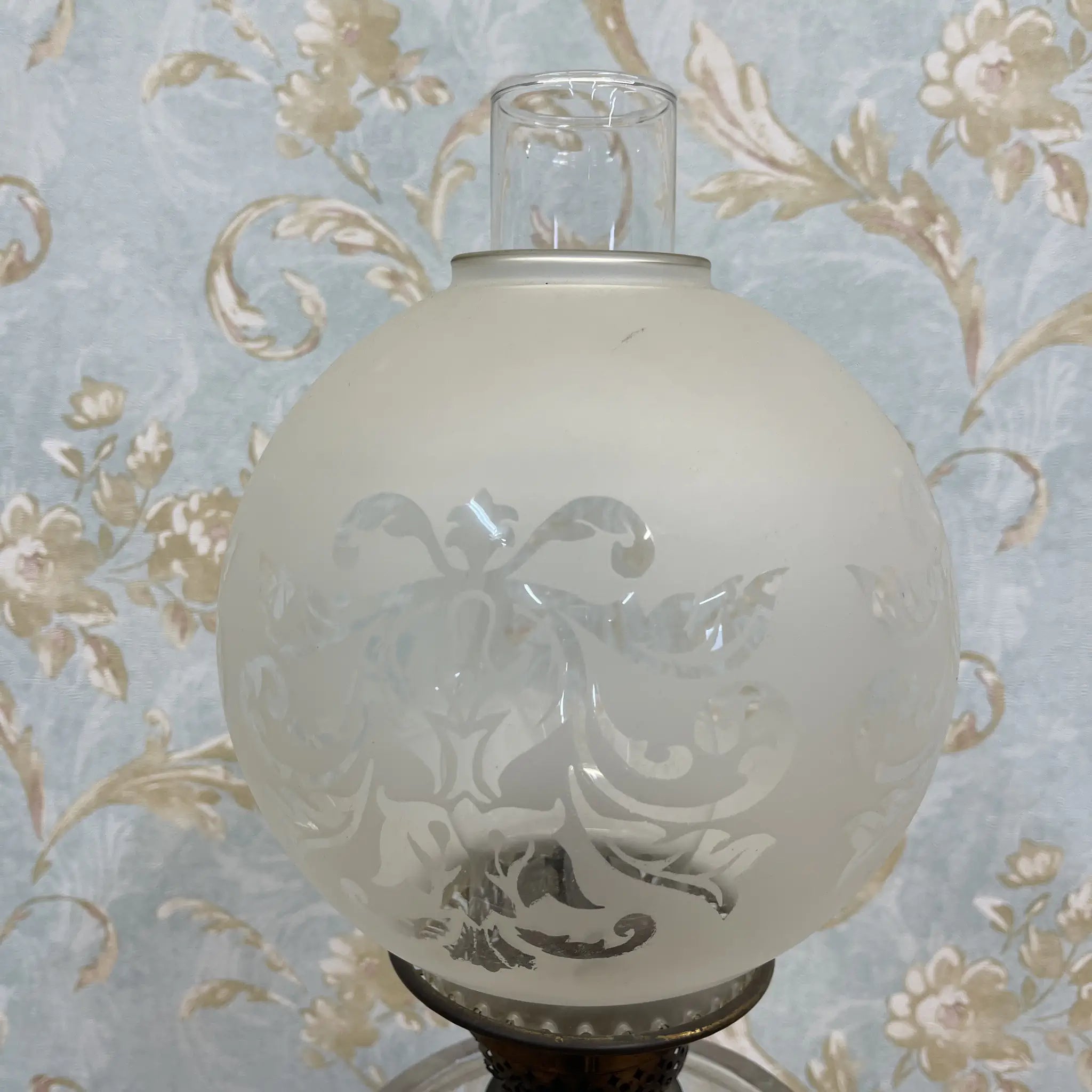 [Antique] Oil lamp / Victorian style / Estimated late 19th century / Glass / England / Etched glass, hand painted column