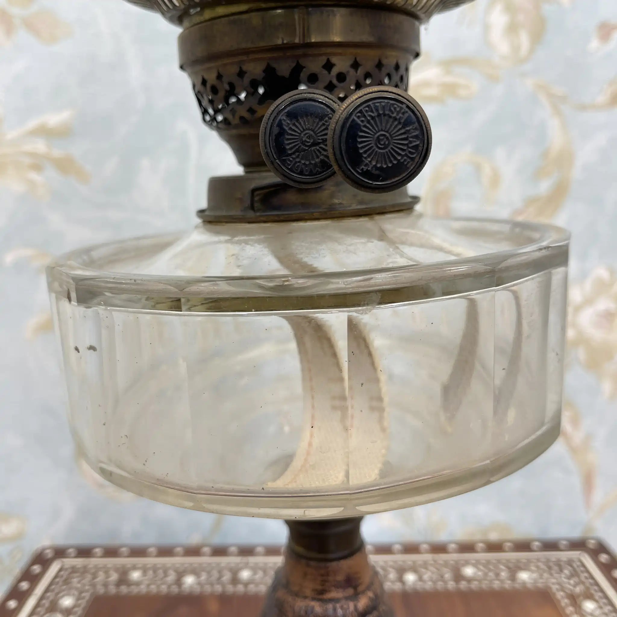 [Antique] Oil lamp / Victorian style / Estimated late 19th century / Glass / England / Etched glass, hand painted column