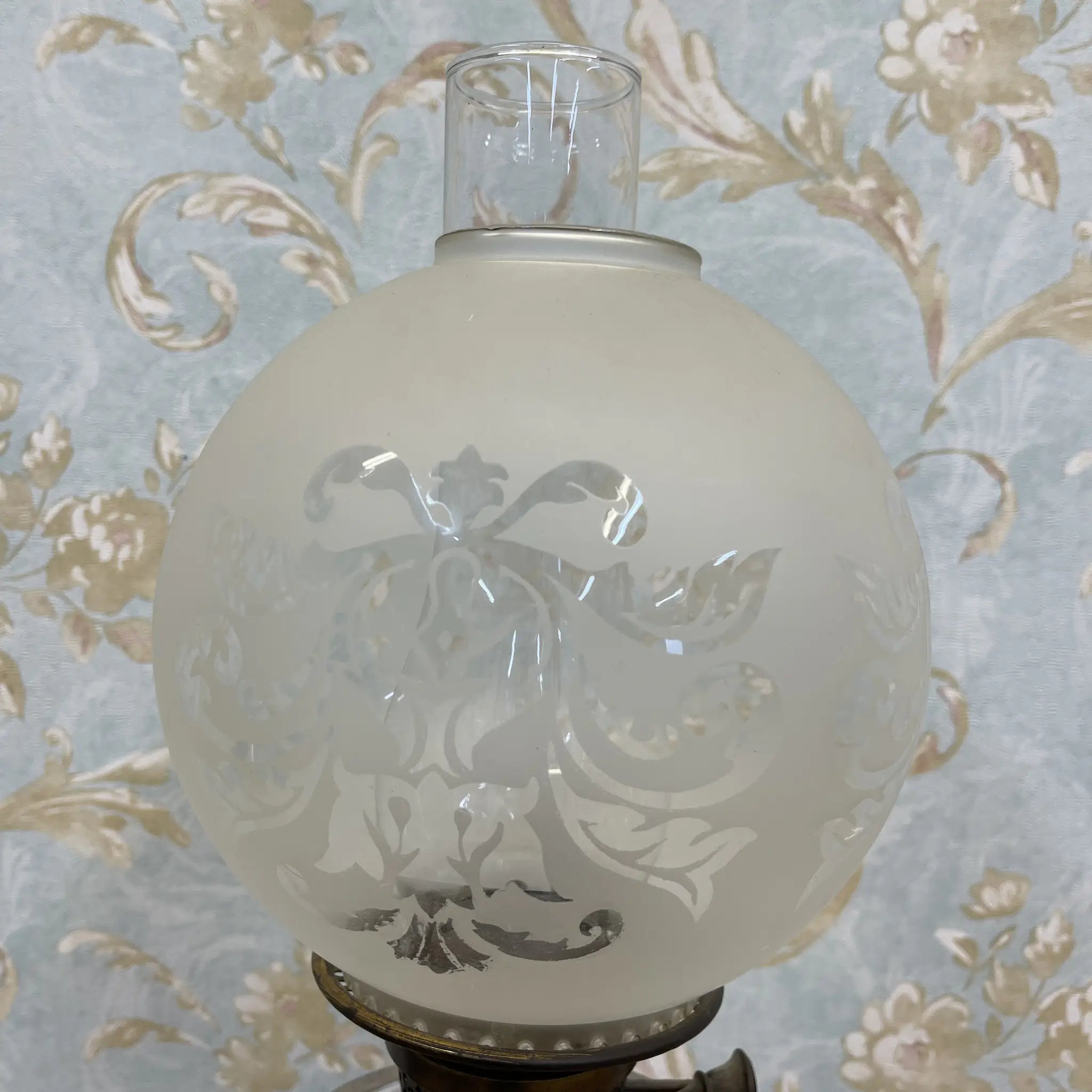 [Antique] Oil lamp / Victorian style / Estimated late 19th century / Glass / England / Etched glass, hand painted column