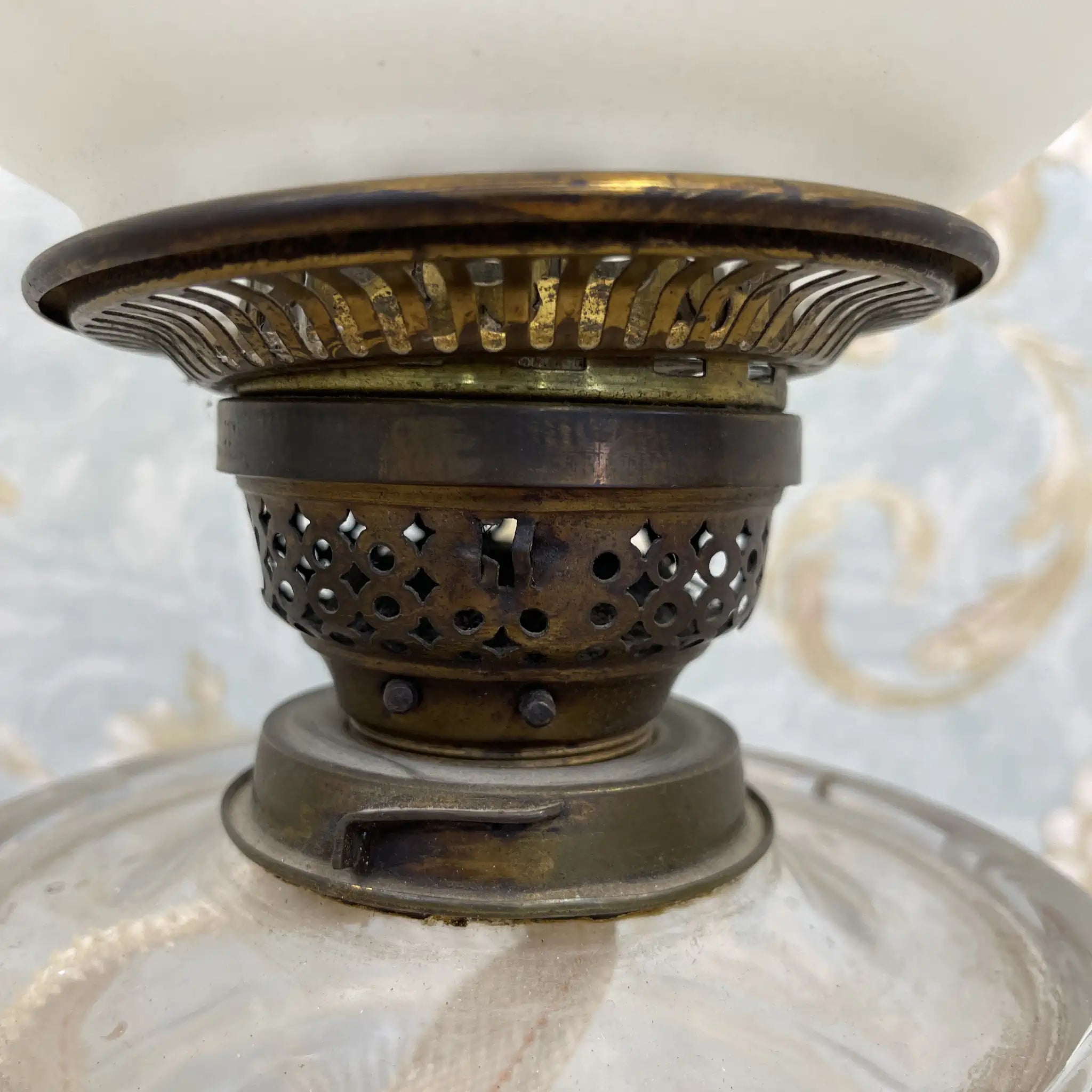 [Antique] Oil lamp / Victorian style / Estimated late 19th century / Glass / England / Etched glass, hand painted column