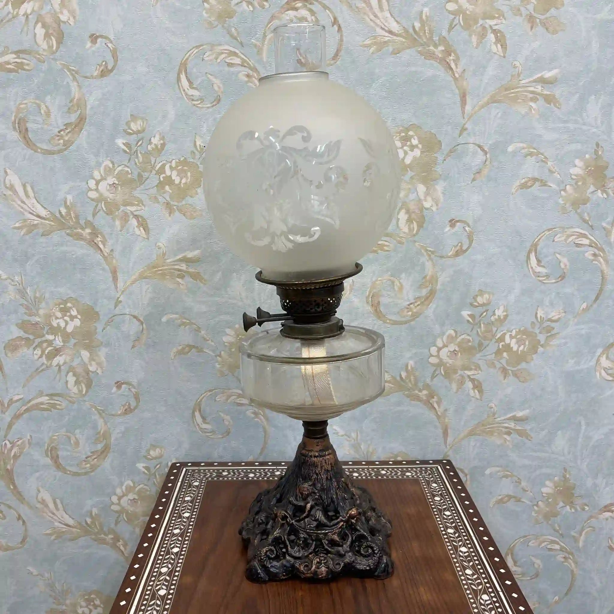 【アンティーク】 オイルランプ / ヴィクトリアン様式 / 推定19世紀後期 / ガラス真鍮 / イギリス / エッチングガラス,ハンドペイント・コラム