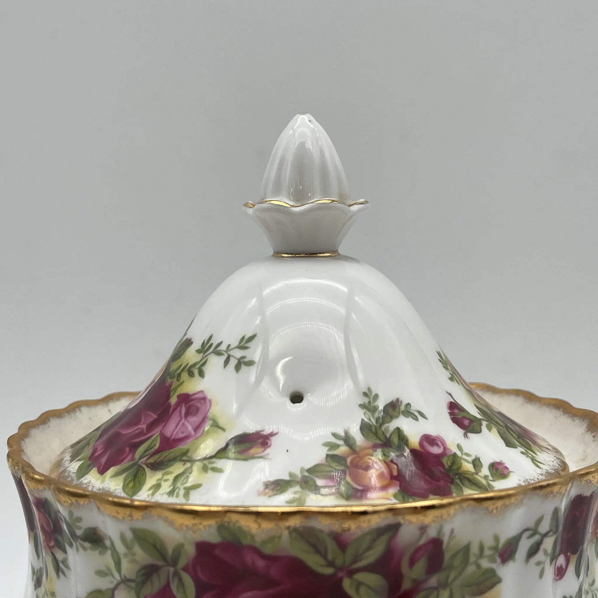 【复古】茶壶/ Royal Albert / Old Country Roses / 1962-1973年/ Bone China /英国/蒙特罗舍普， 植物艺术，金彩