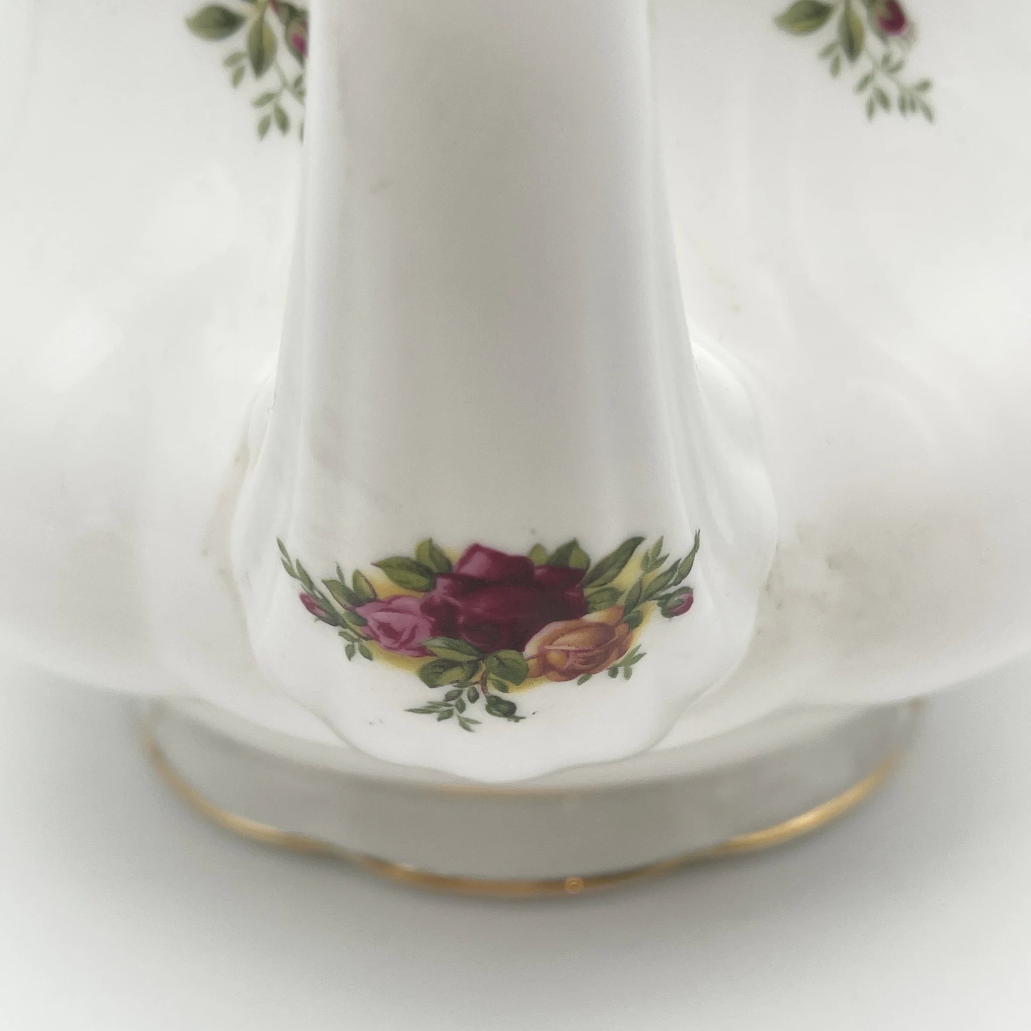 【复古】茶壶/ Royal Albert / Old Country Roses / 1962-1973年/ Bone China /英国/蒙特罗舍普， 植物艺术，金彩