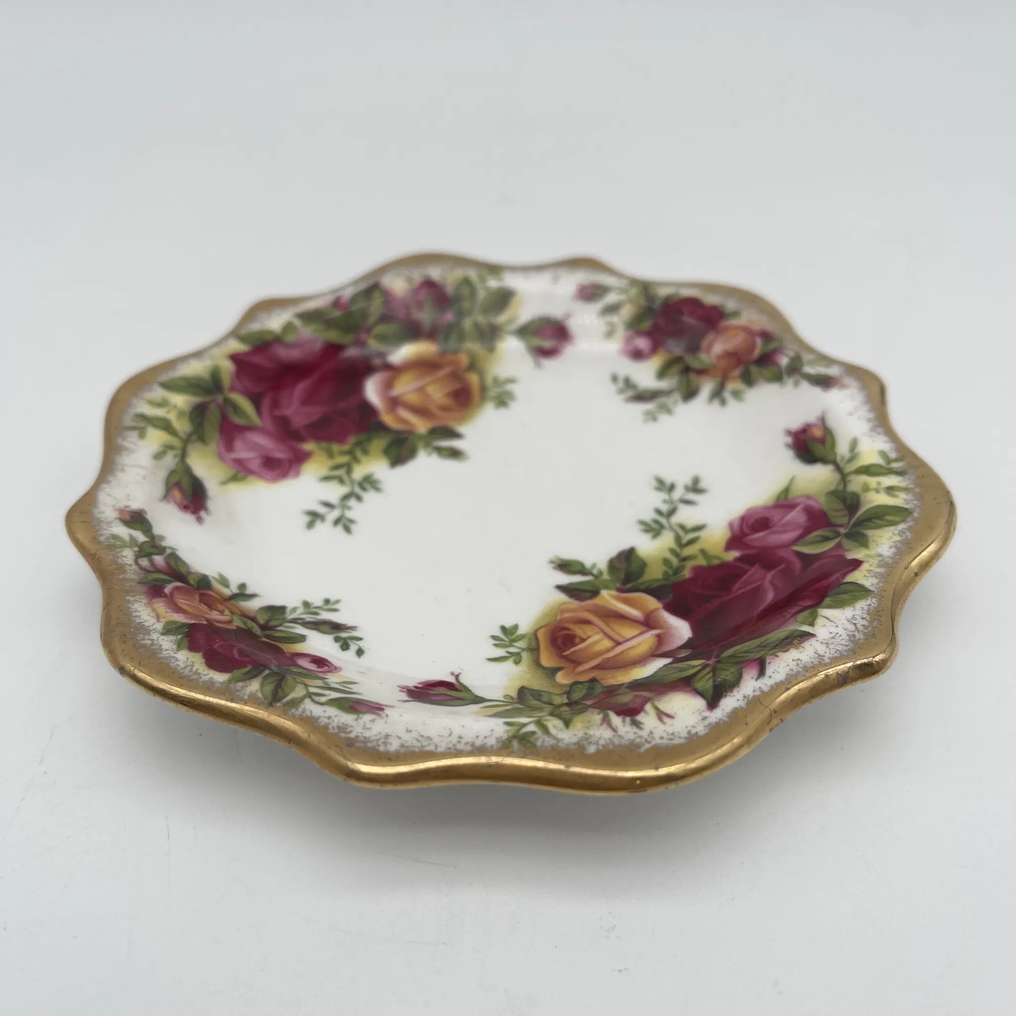 【ビンテージ】 バタープレート (豆皿) / ROYAL ALBERT (ロイヤルアルバート) / Old Country Roses / 1962-1973年 / Bone China / イギリス / スカラップドエッジ, ボタニカルアート, 金彩
