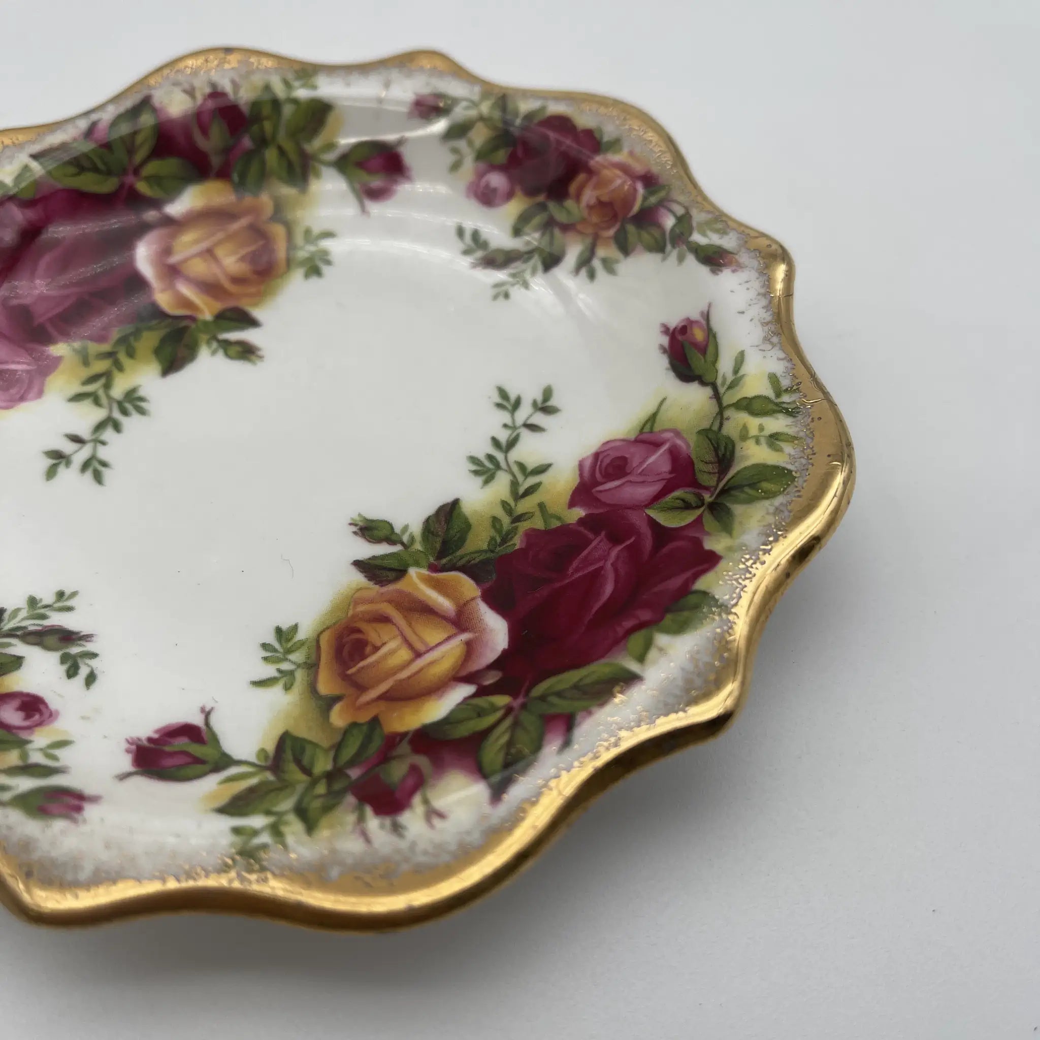 【复古】黄油盘/ Royal Albert / Old Country Roses / 1962-1973年/ Bone China /英国/ 彩色边缘，植物艺术，金彩