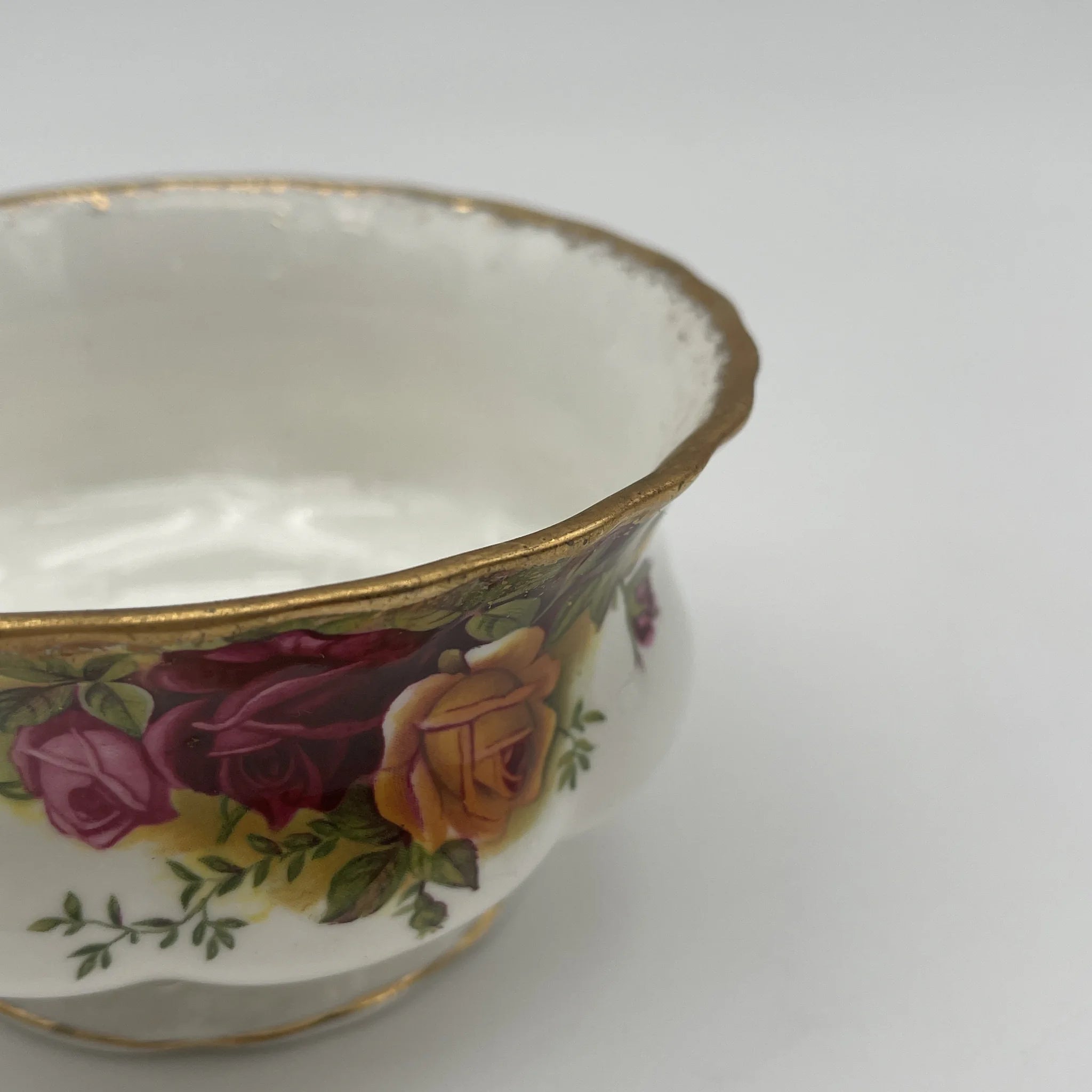 【复古】糖碗/ Royal Albert / Old Country Roses / 1962-1973年/ Bone China /英国/ 蒙特罗斯形状，植物艺术，金彩