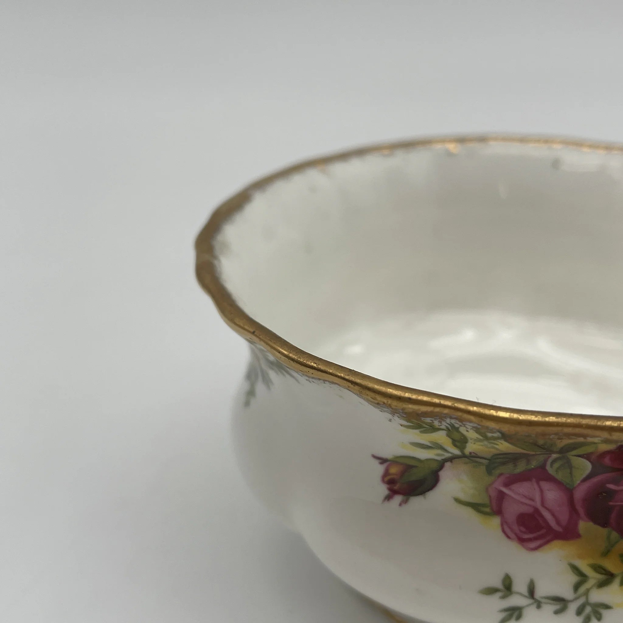 【复古】糖碗/ Royal Albert / Old Country Roses / 1962-1973年/ Bone China /英国/ 蒙特罗斯形状，植物艺术，金彩