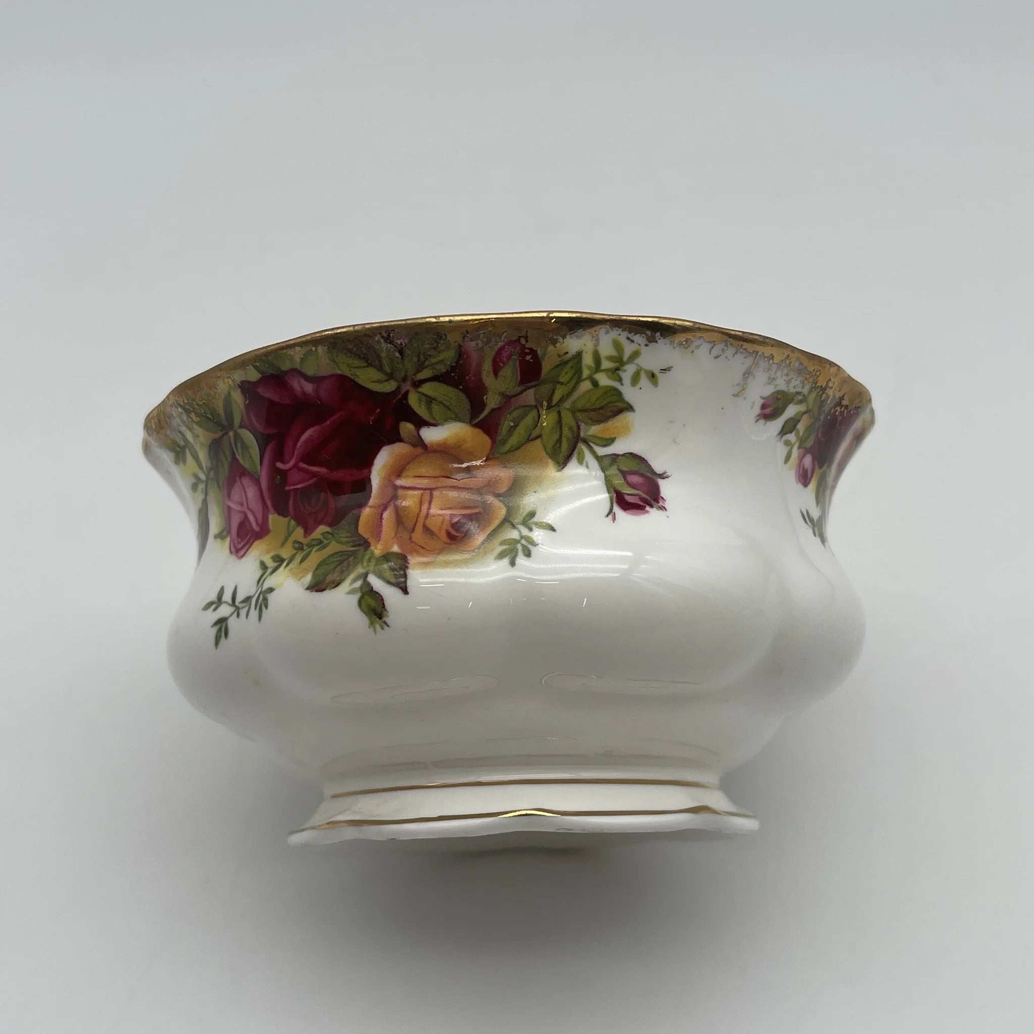 【复古】糖碗/ Royal Albert / Old Country Roses / 1962-1973年/ Bone China /英国/ 蒙特罗斯形状，植物艺术，金彩