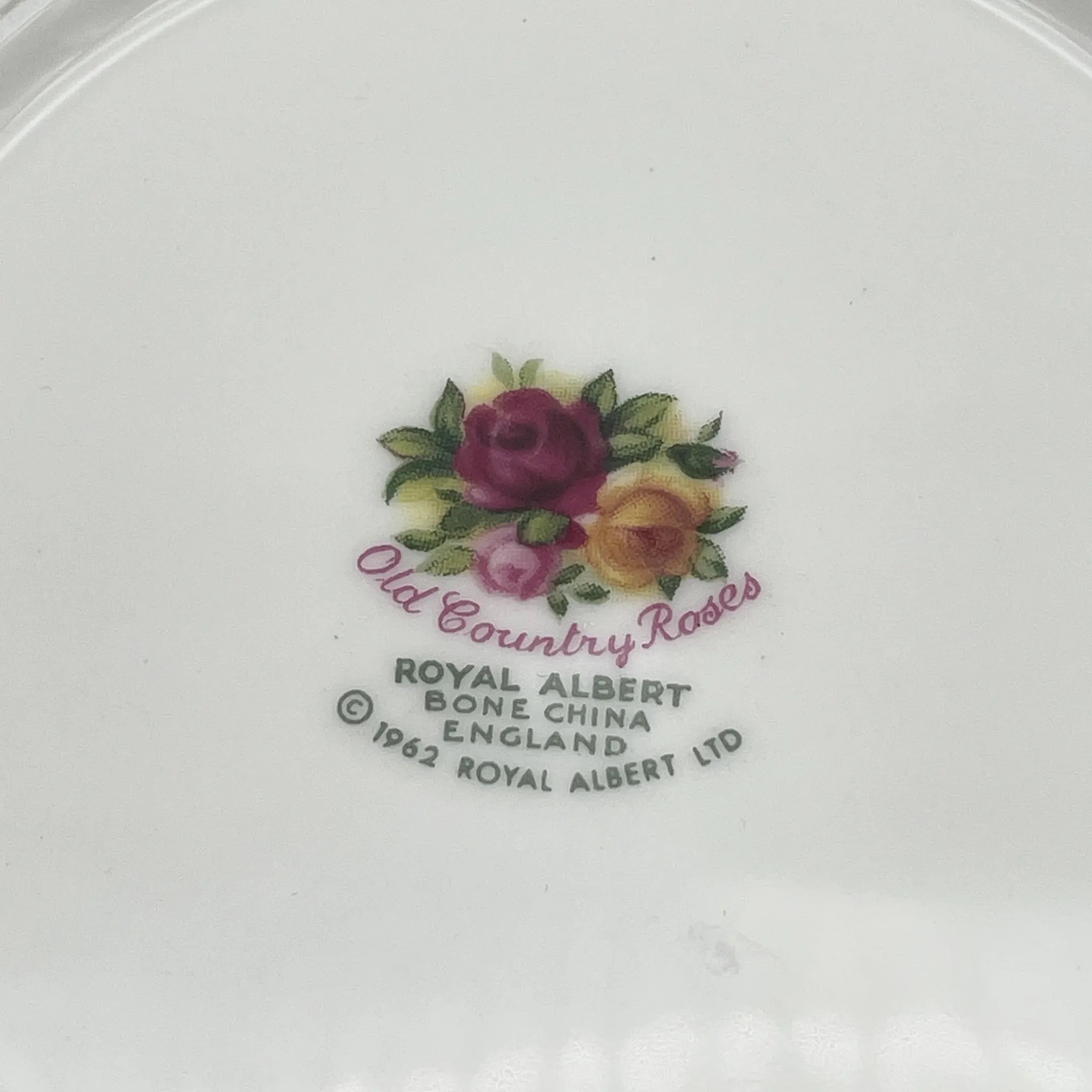 【复古】深盘/ Royal Albert / Old Country Roses / 1973-1993年/ Bone China /英国/ 彩色边缘，植物艺术，金彩
