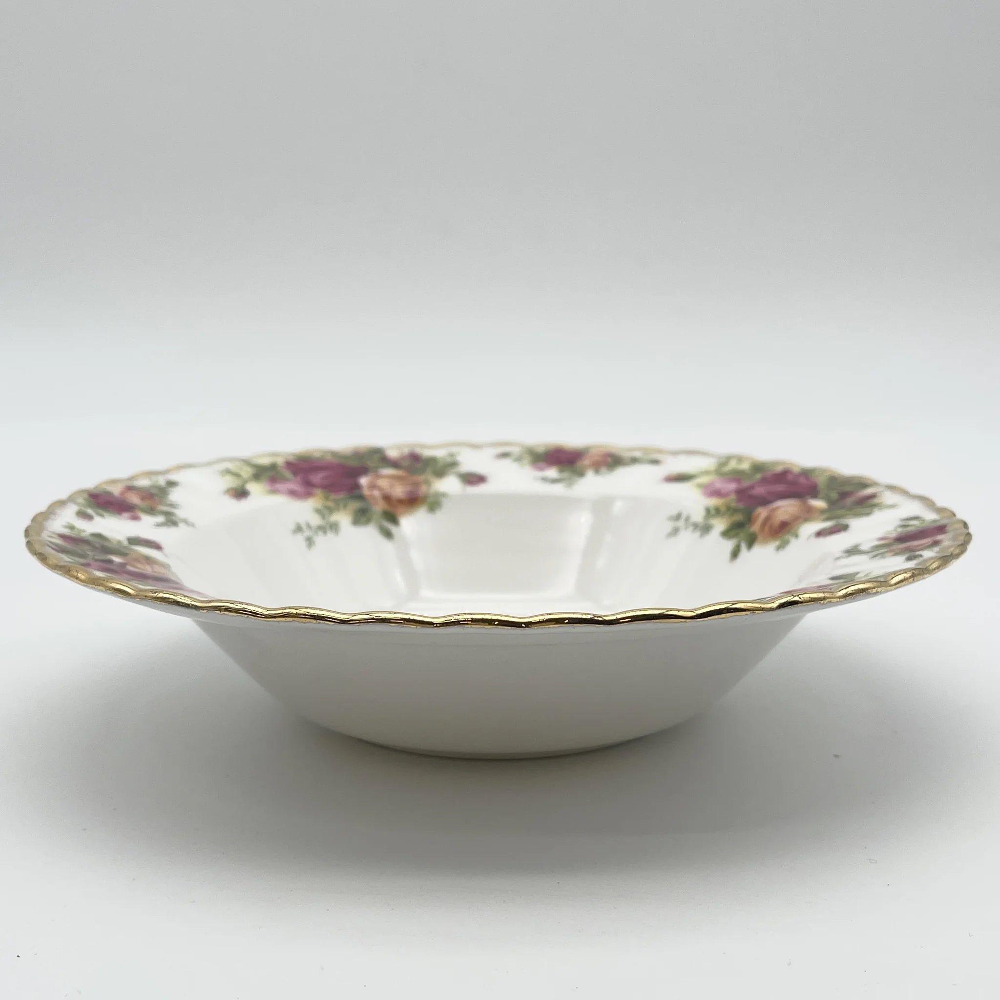 【复古】深盘/ Royal Albert / Old Country Roses / 1973-1993年/ Bone China /英国/ 彩色边缘，植物艺术，金彩