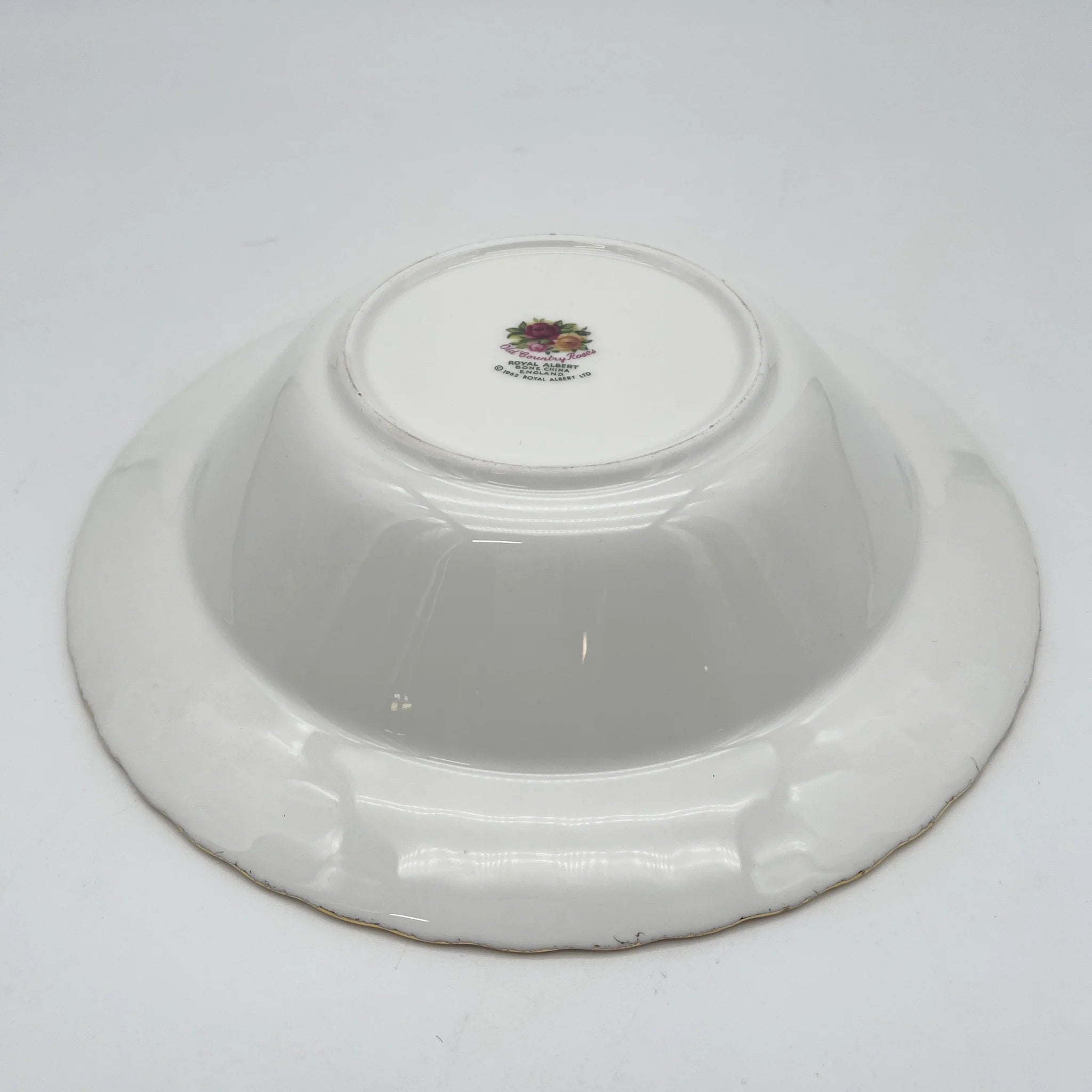 【复古】深盘/ Royal Albert / Old Country Roses / 1973-1993年/ Bone China /英国/ 彩色边缘，植物艺术，金彩