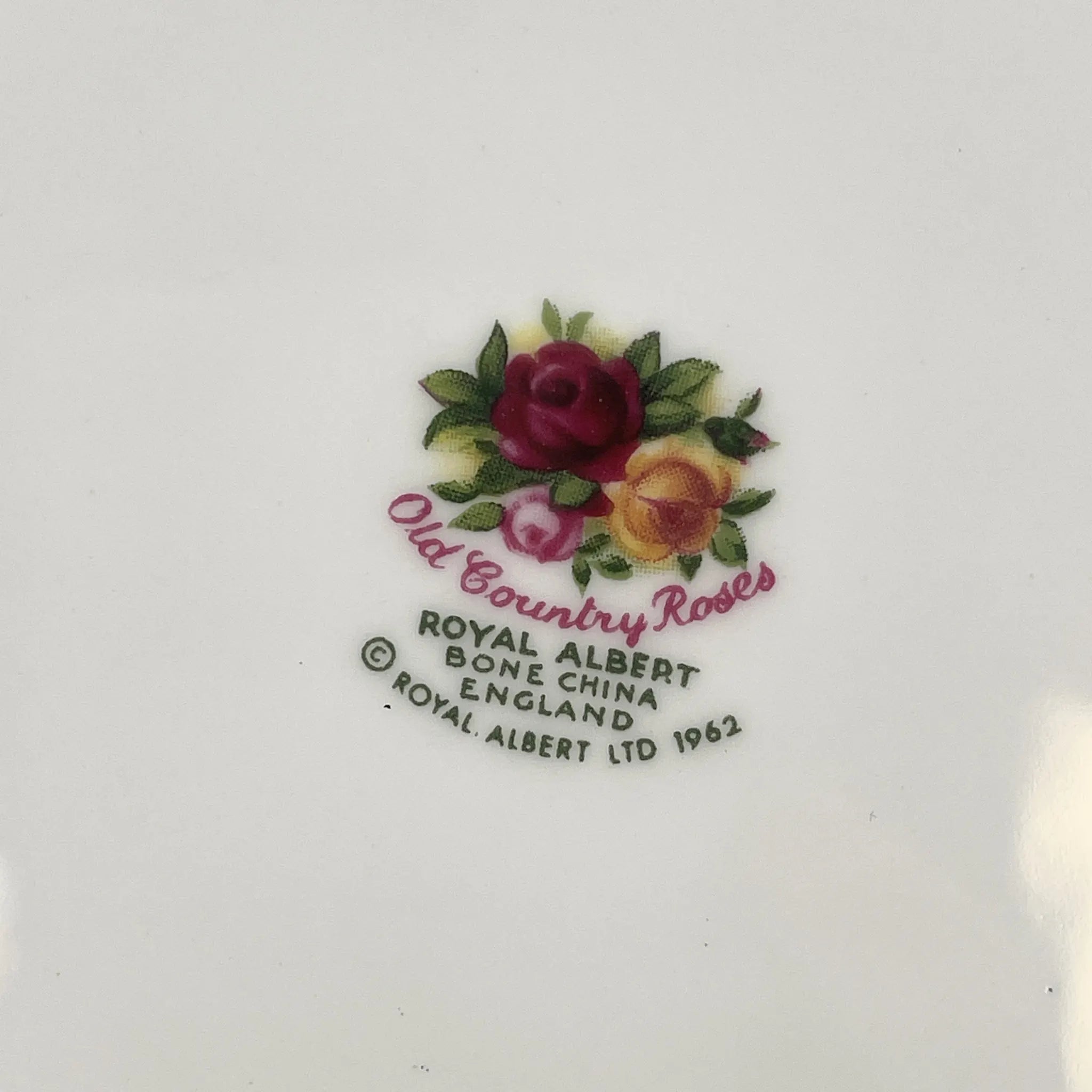 【复古】晚餐盘/ Royal Albert / Old Country Roses / 1973-1993年/ Bone China /英国/ 彩色边缘，植物艺术，金彩