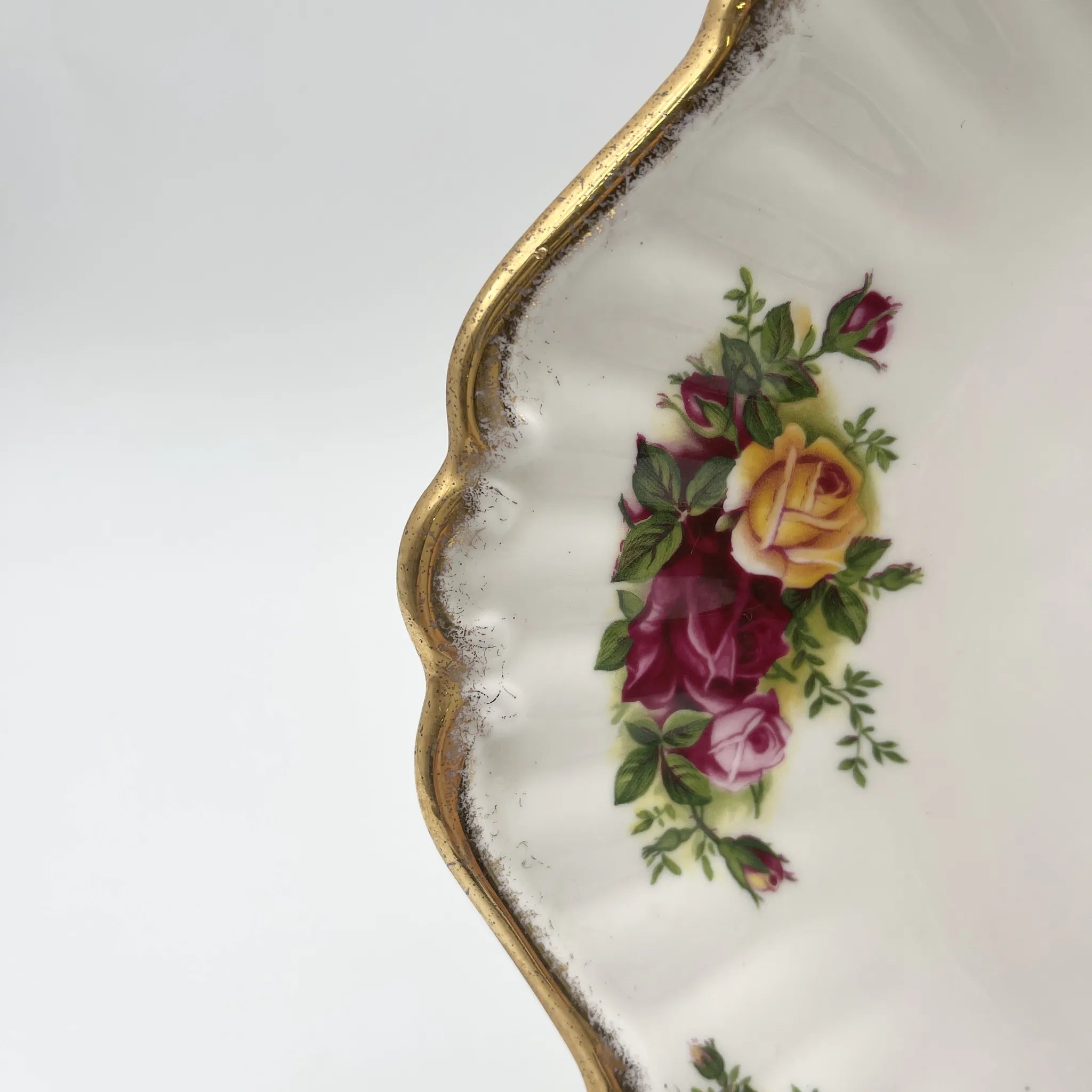【复古】晚餐盘/ Royal Albert / Old Country Roses / 1973-1993年/ Bone China /英国/ 彩色边缘，植物艺术，金彩