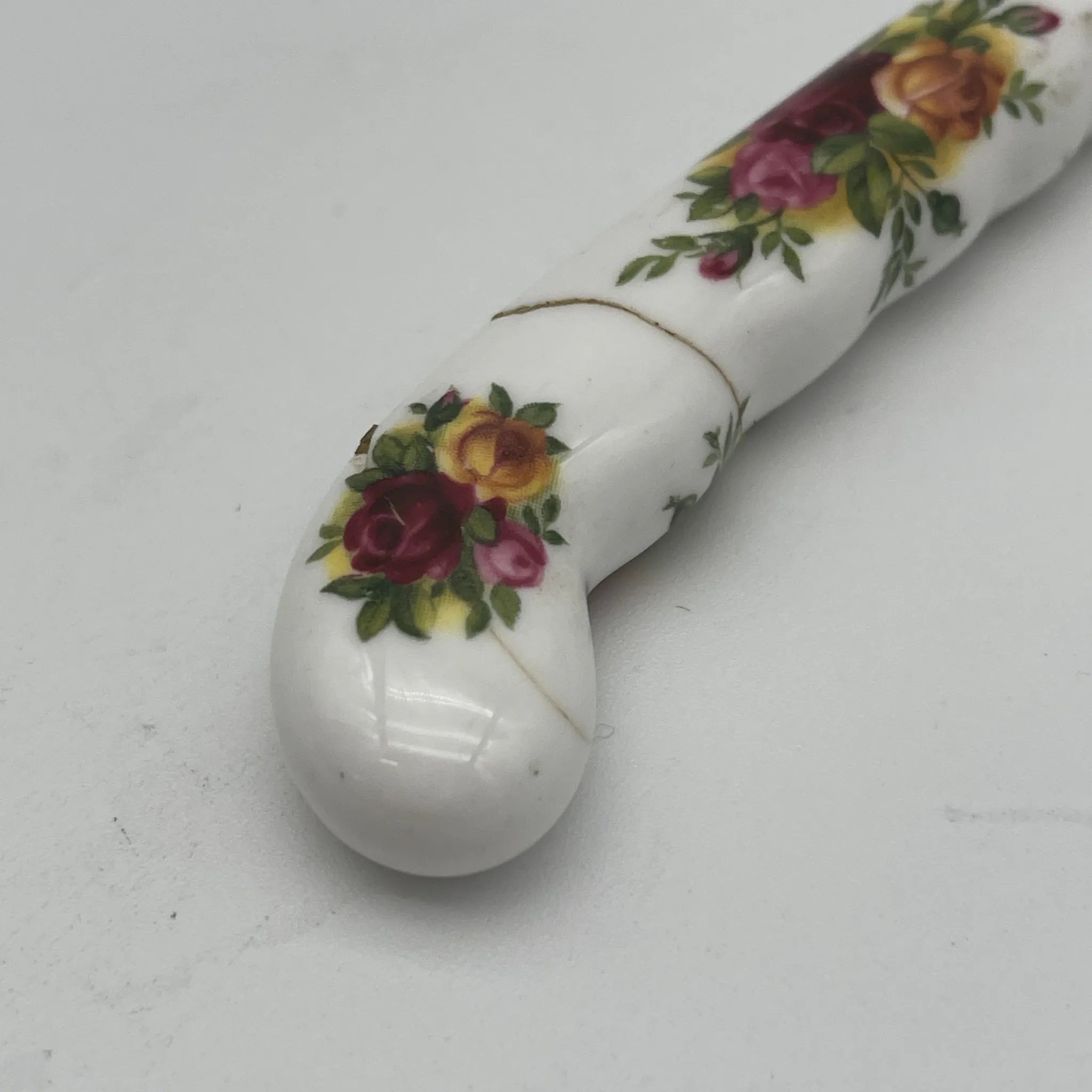 【ビンテージ】 バターナイフ / ROYAL ALBERT (ロイヤルアルバート) / Old Country Roses / 1970-1980年代 / Bone China / イギリス / 磁器製ハンドル, ボタニカルアート, 金彩