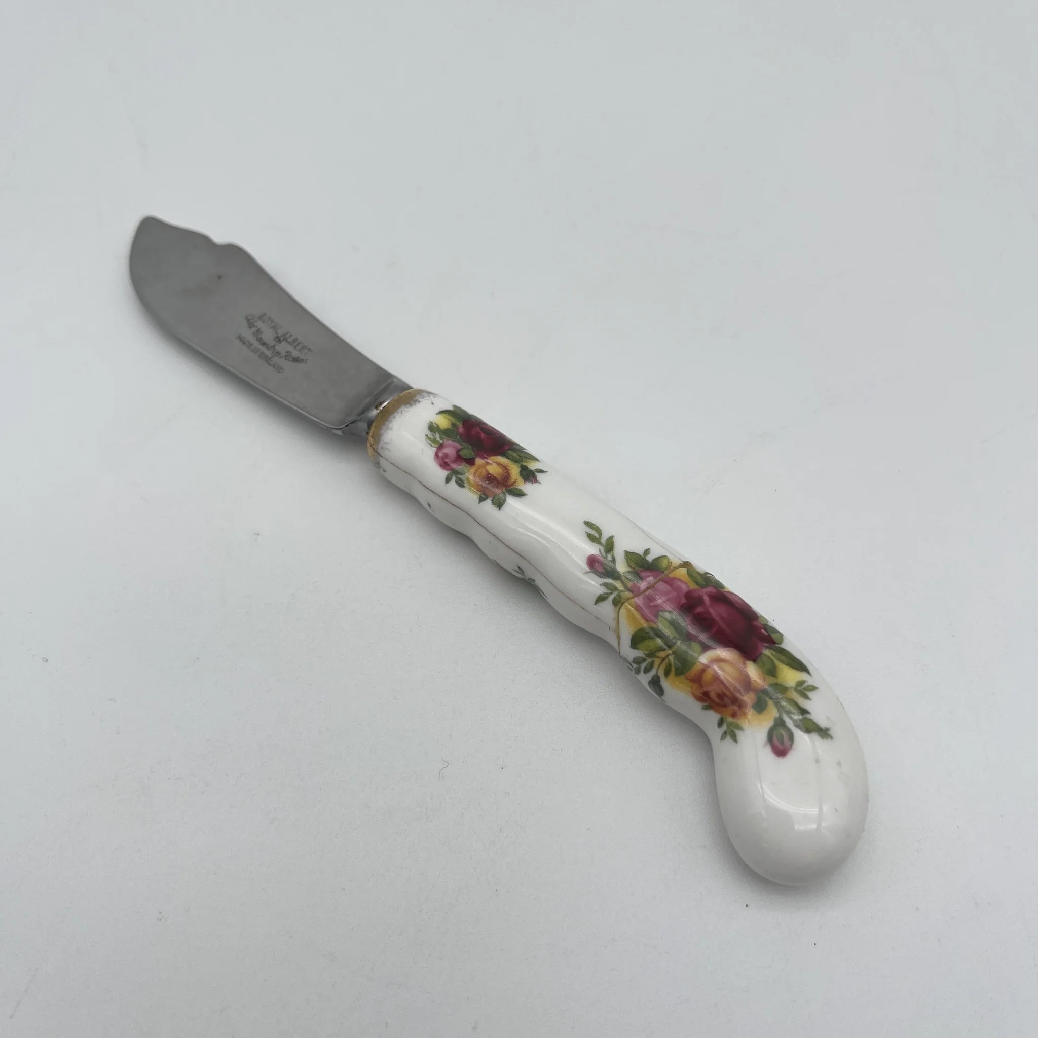 [Vintage] Butter knife / Royal Albert / Old Country Roses / 1970-1980s / Bone China / England / Porcelain handle, botanical art, gold painting