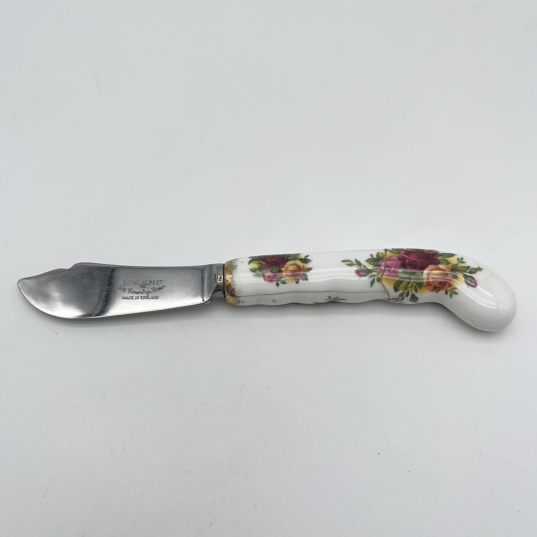 [Vintage] Butter knife / Royal Albert / Old Country Roses / 1970-1980s / Bone China / England / Porcelain handle, botanical art, gold painting