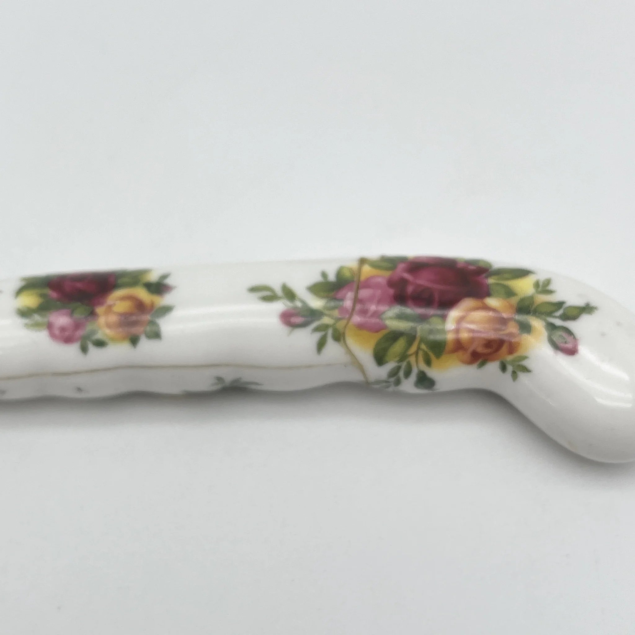 [Vintage] Butter knife / Royal Albert / Old Country Roses / 1970-1980s / Bone China / England / Porcelain handle, botanical art, gold painting