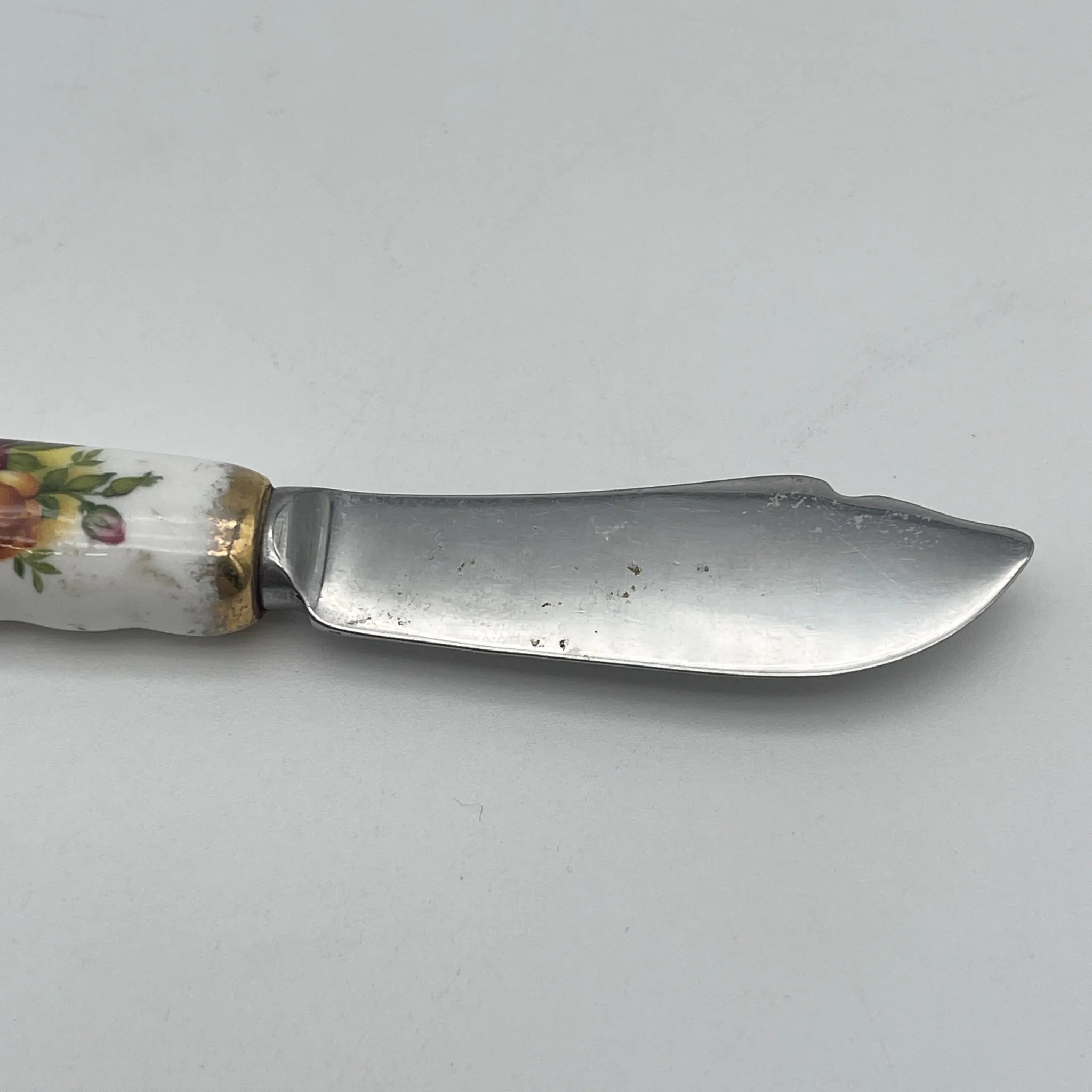[Vintage] Butter knife / Royal Albert / Old Country Roses / 1970-1980s / Bone China / England / Porcelain handle, botanical art, gold painting