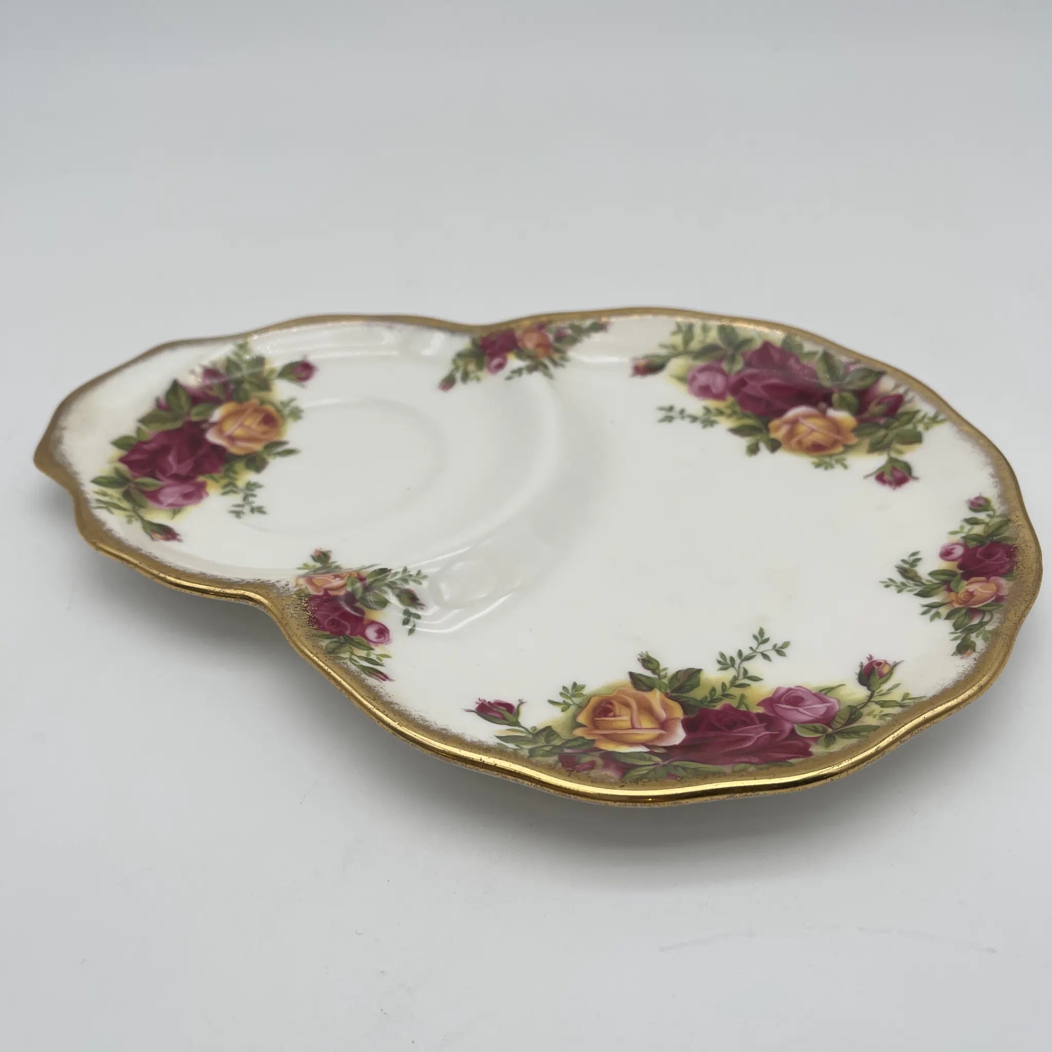 【ビンテージ】 テニスセット用プレート / ROYAL ALBERT (ロイヤルアルバート) / Old Country Roses / 1962-1973年 / Bone China / イギリス / インデント付きプレート, ボタニカルアート, 金彩