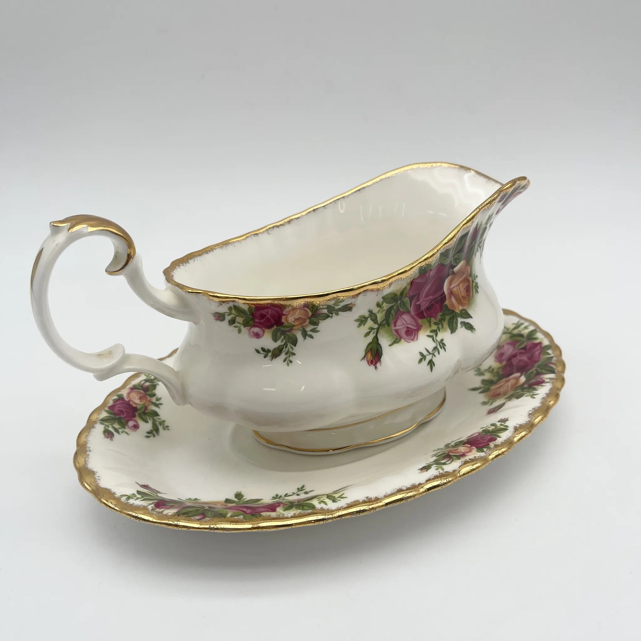 Royal Albert / Old Country Roses / 1973-1993 / Bone China /英国 /蒙特罗形状，植物艺术，金彩