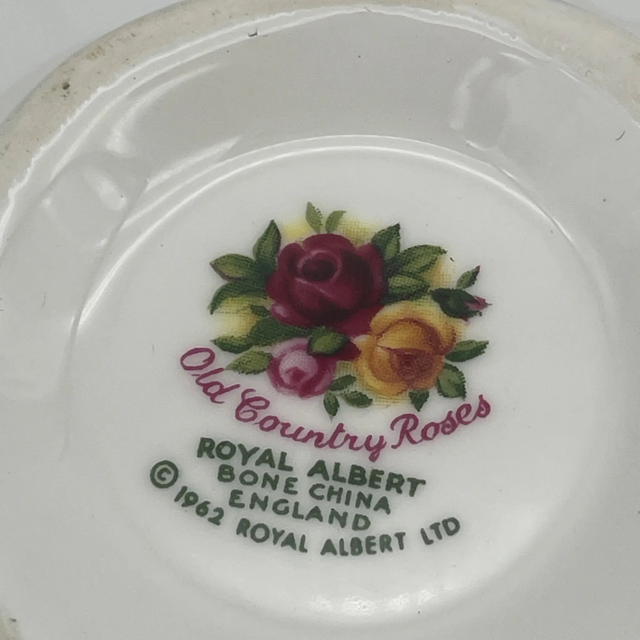牛奶瓶/ Royal Albert / Old Country Roses / 1962-2002 / Bone China /英国/ 蒙特罗斯形状，植物艺术，金彩