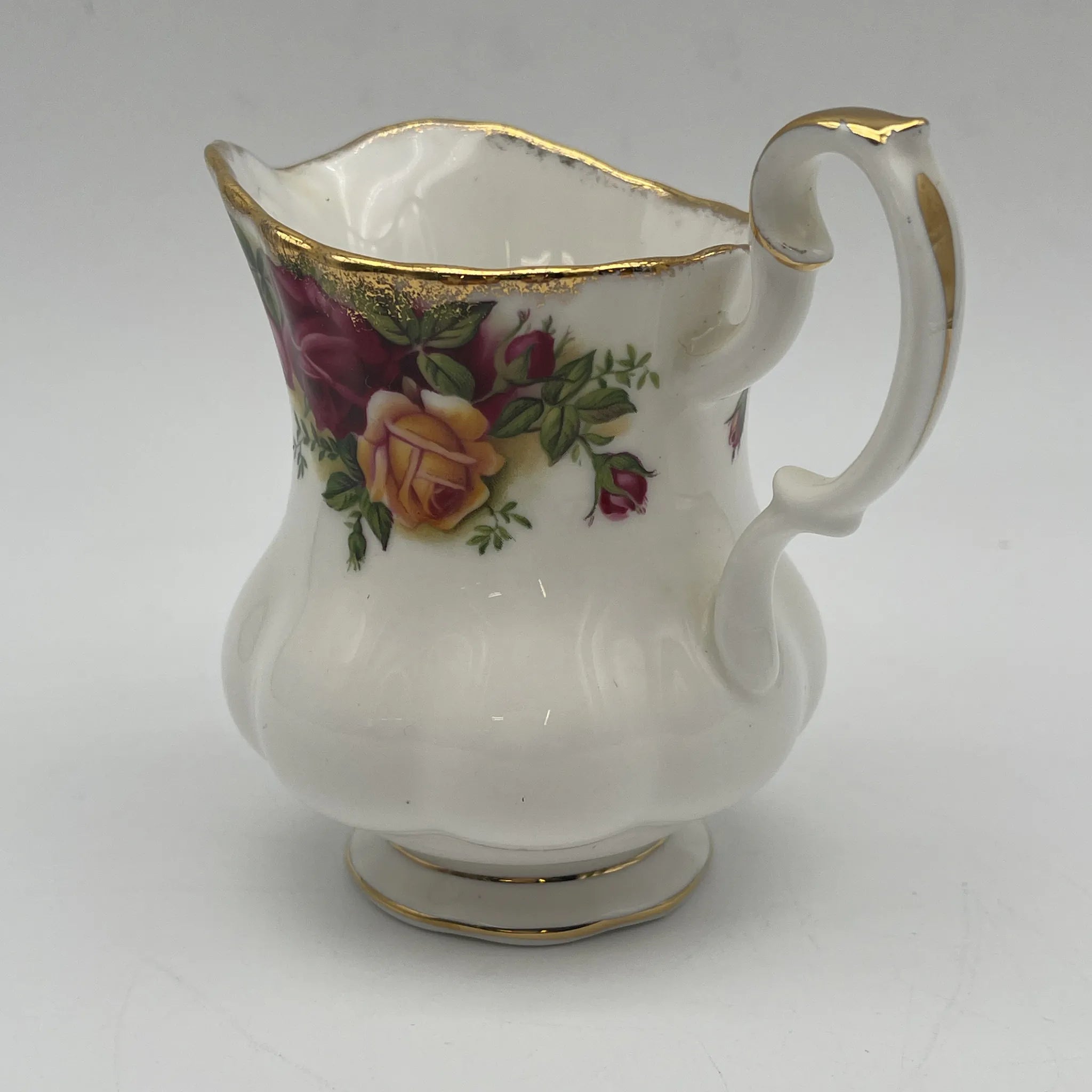 【ビンテージ】 クリーマー (ミルクピッチャー) / ROYAL ALBERT (ロイヤルアルバート) / Old Country Roses / 1962-2002年 / Bone China / イギリス / モントローズシェイプ, ボタニカルアート, 金彩