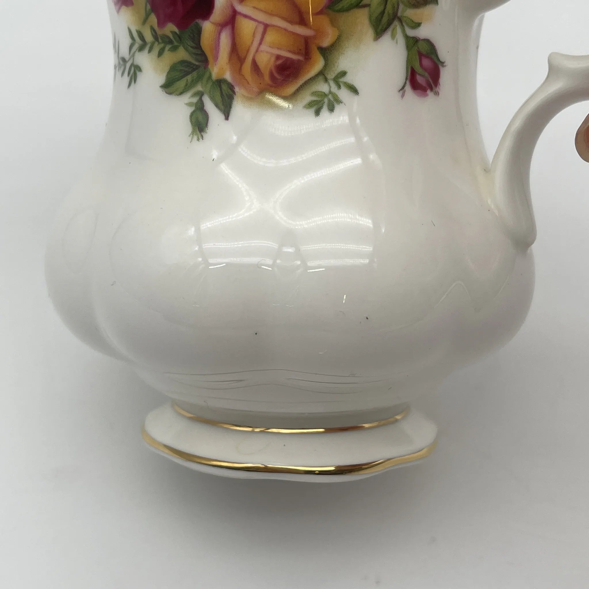 牛奶瓶/ Royal Albert / Old Country Roses / 1962-2002 / Bone China /英国/ 蒙特罗斯形状，植物艺术，金彩