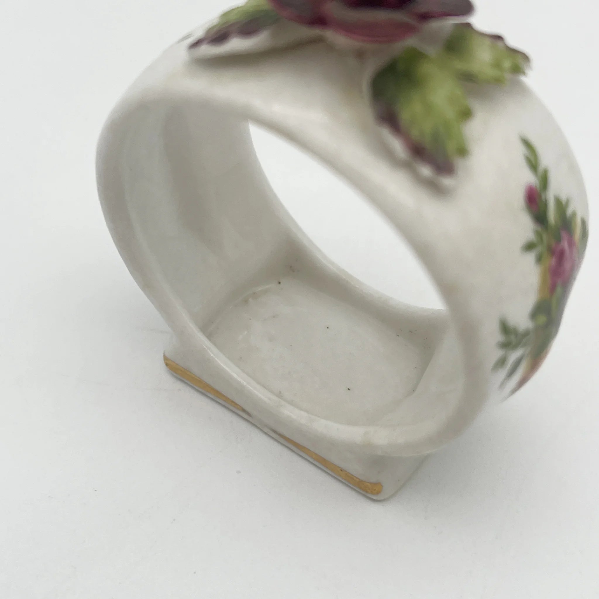 [Vintage] Napkin ring / Royal Albert / Old Country Roses / 1973-1993 / Bone China / England / Ceramic flowers, British country, botanical art