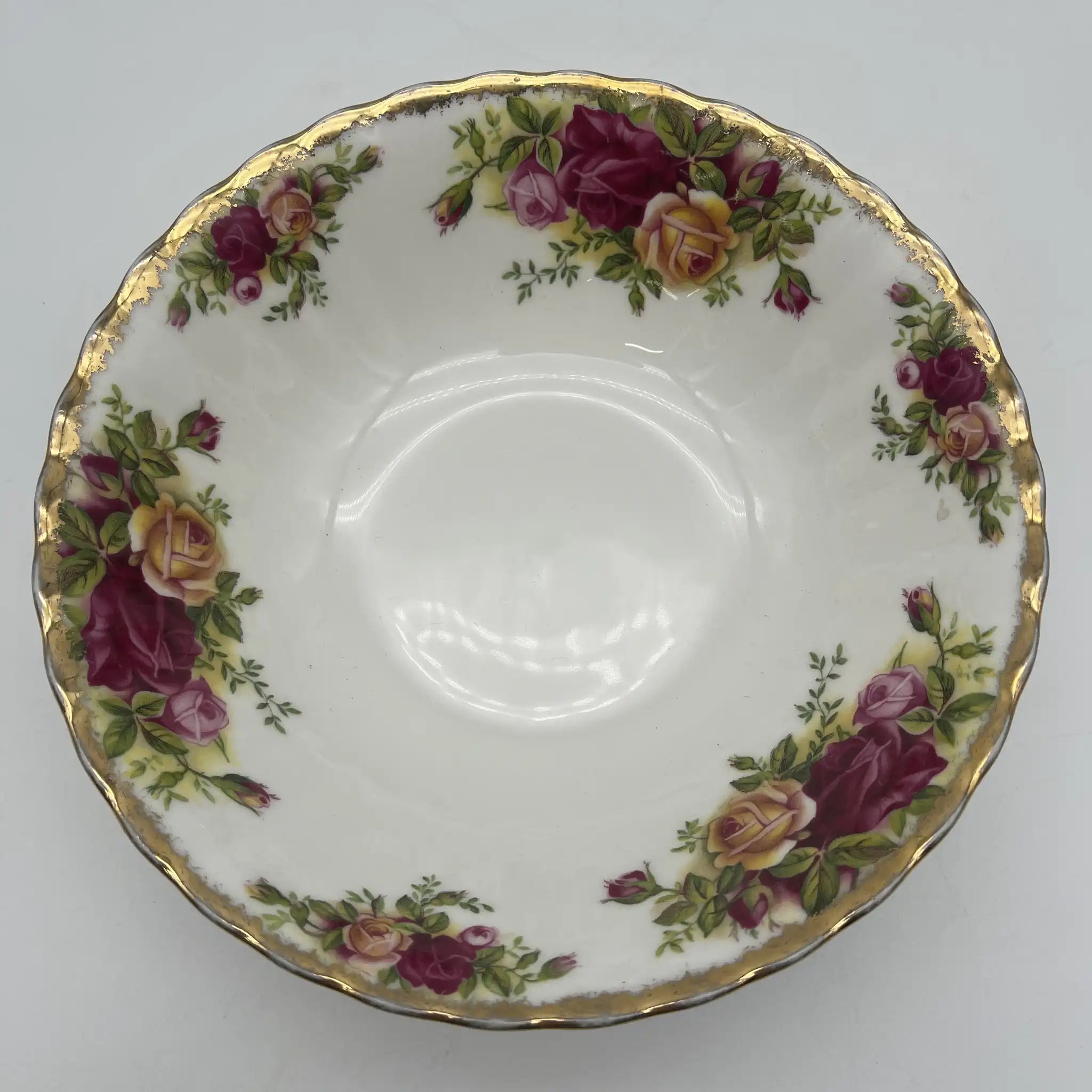 【葡萄酒】谷物碗（中碗）/ Royal Albert / Old Country Roses / 1962-2002 / Bone China /英国/ 彩色边缘，植物艺术，金彩