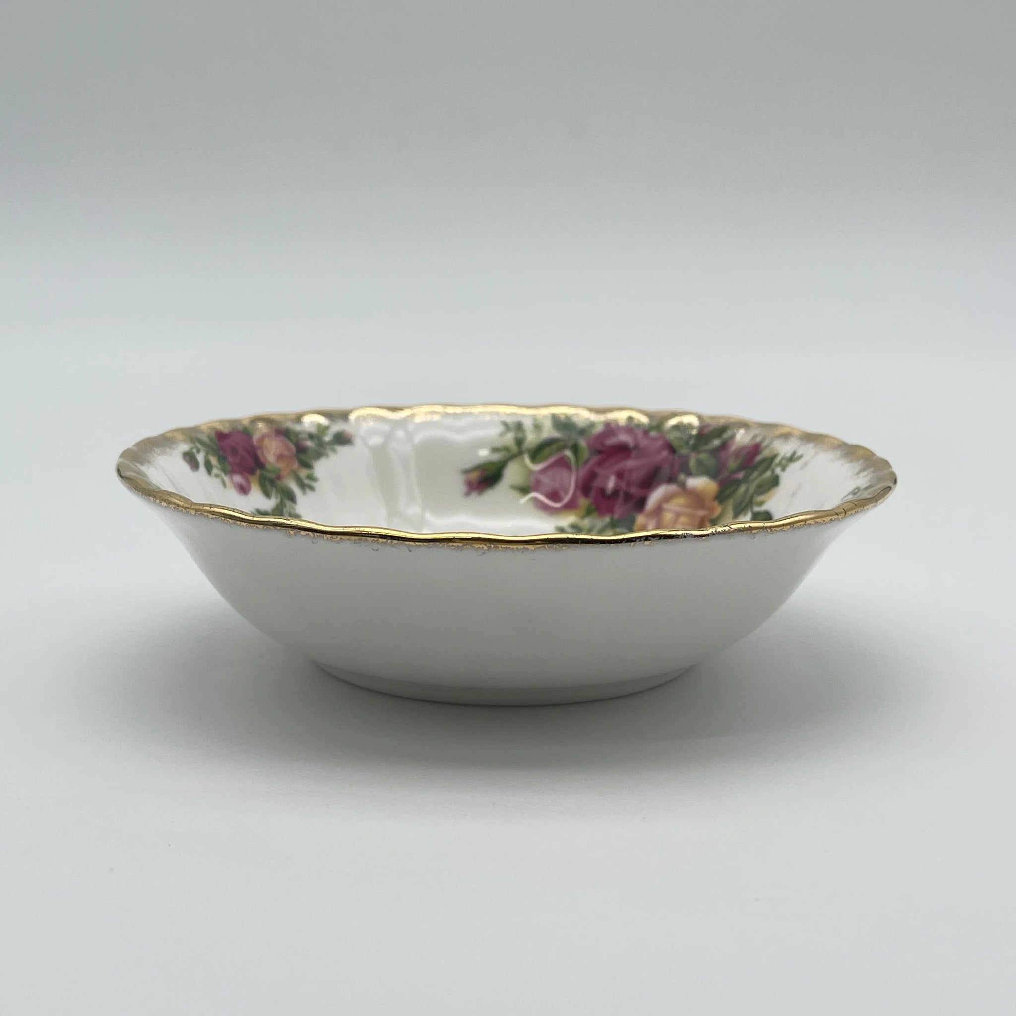 【复古】水果碗（小碗）/ Royal Albert / Old Country Roses / 1962-2002年/ Bone China /英国/ 彩色边缘，植物艺术，金彩