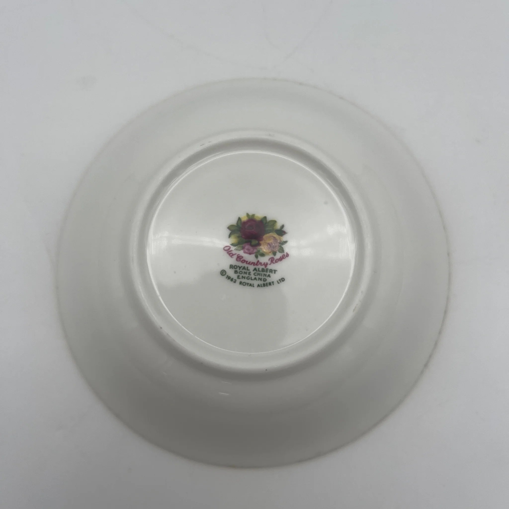 【复古】水果碗（小碗）/ Royal Albert / Old Country Roses / 1962-2002年/ Bone China /英国/ 彩色边缘，植物艺术，金彩