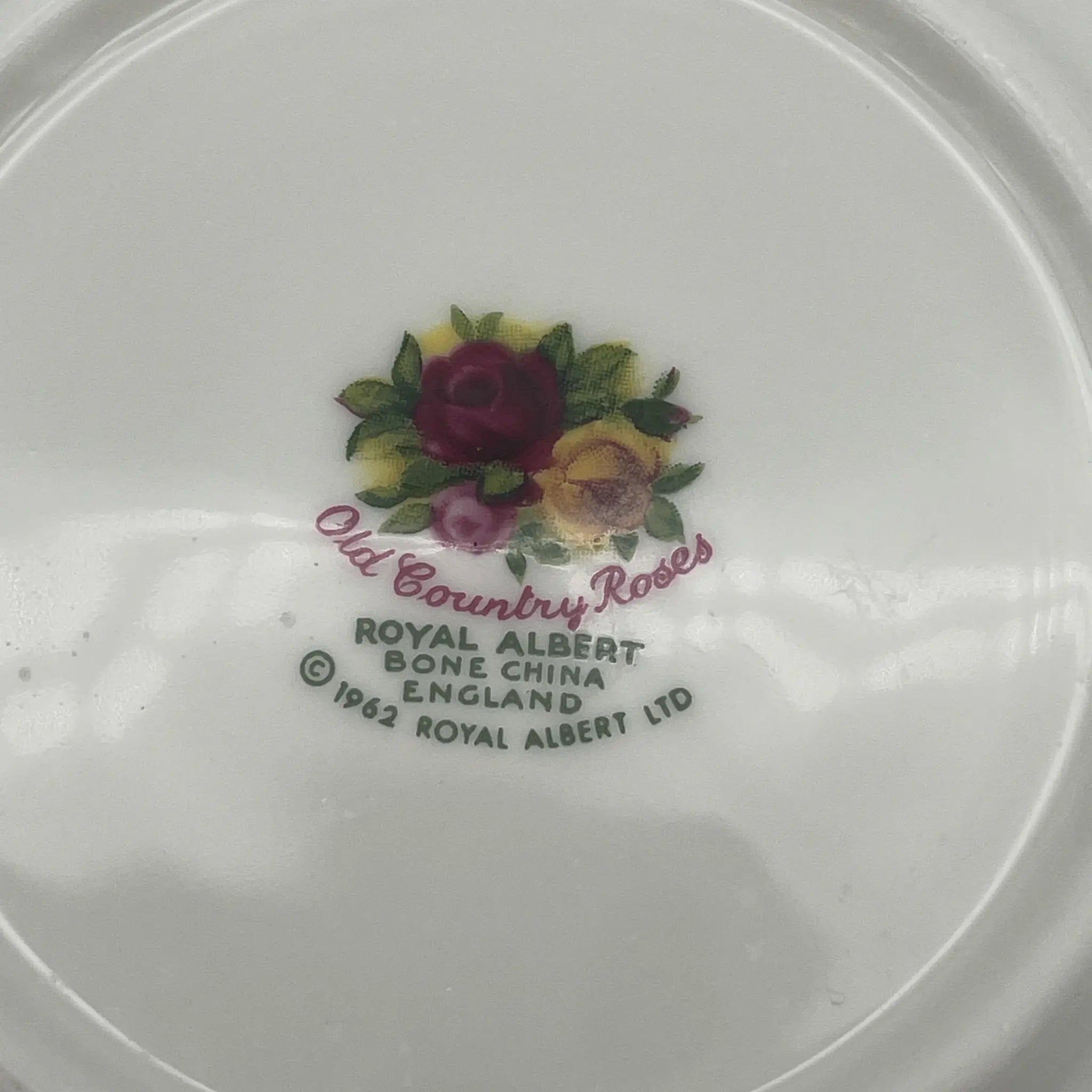 【复古】水果碗（小碗）/ Royal Albert / Old Country Roses / 1962-2002年/ Bone China /英国/ 彩色边缘，植物艺术，金彩