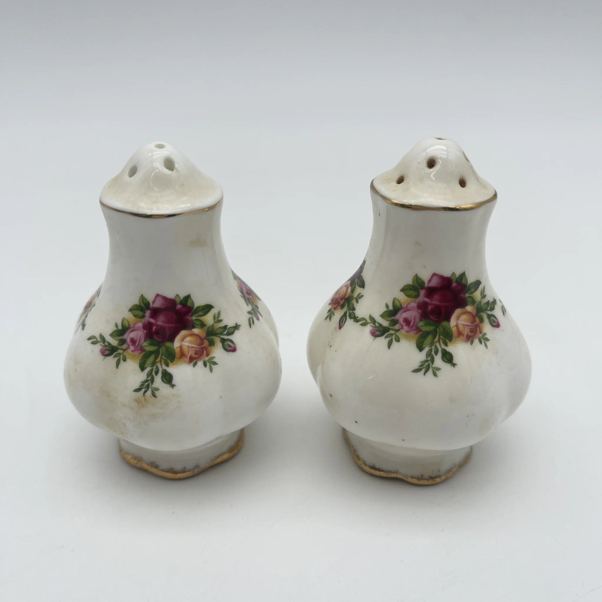 【ビンテージ】 ソルト＆ペッパーシェーカー / ROYAL ALBERT (ロイヤルアルバート) / Old Country Roses / 1970-1990年代 / Bone China / イギリス / モントローズ・シェイプ, ボタニカルアート, 金彩