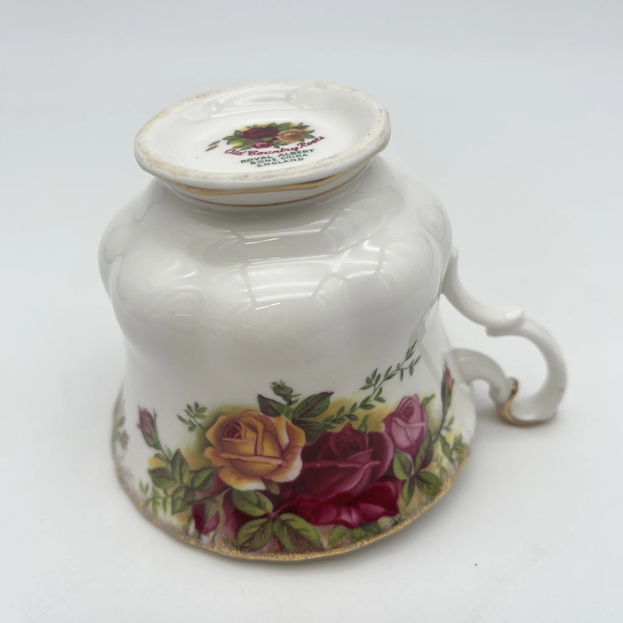 【复古】三重奏(杯子和碟子， 甜点盘)2p / Royal Albert / Old Country Roses / 1962-2002年/ Bone China /英国/ montros shapes， 植物艺术，金彩