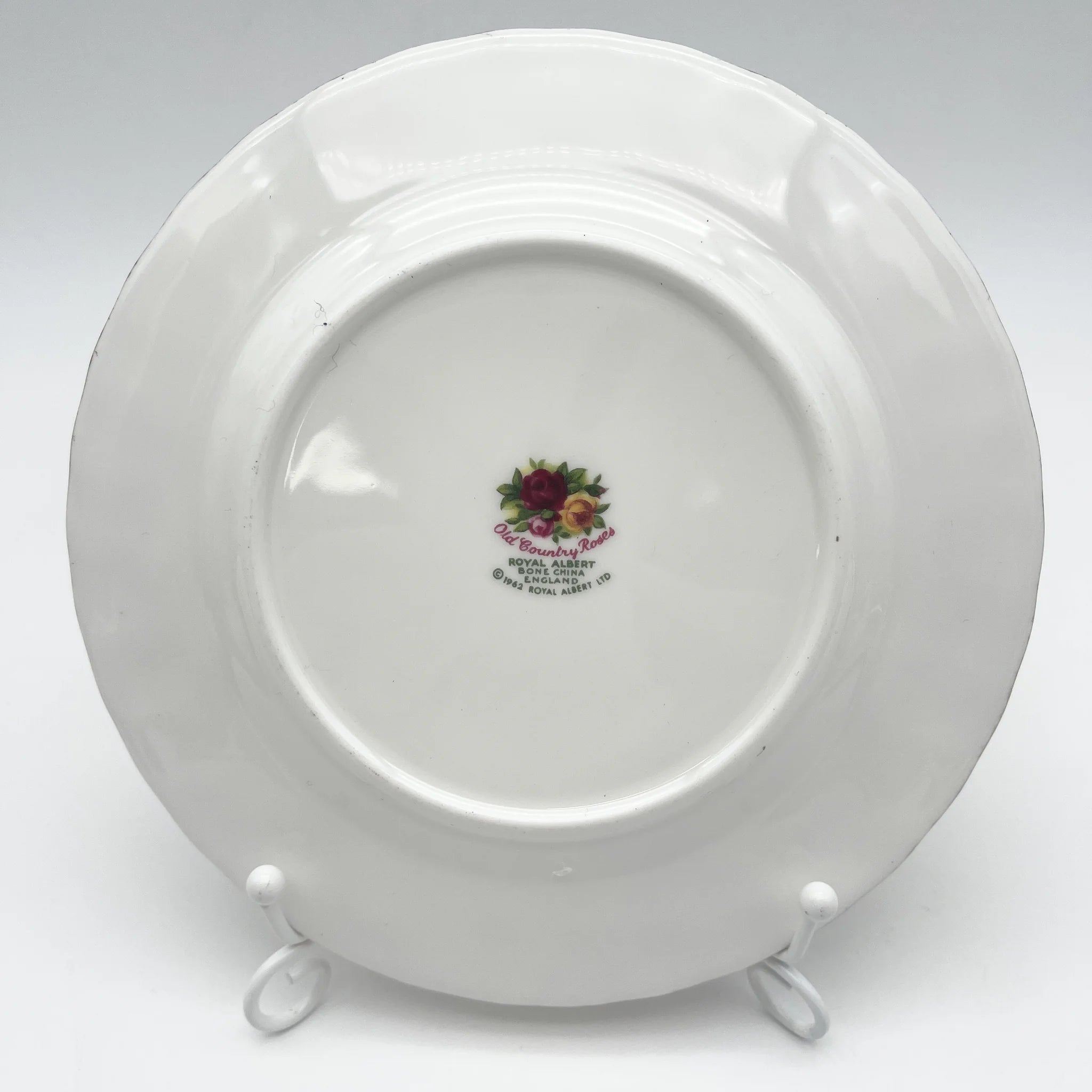 【复古】三重奏(杯子和碟子， 甜点盘)2p / Royal Albert / Old Country Roses / 1962-2002年/ Bone China /英国/ montros shapes， 植物艺术，金彩