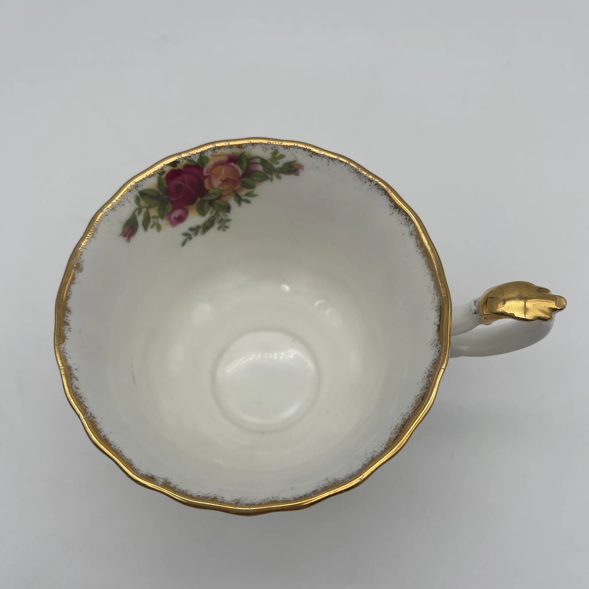 【复古】三重奏(杯子和碟子， / Royal Albert / Old Country Roses / 1962-1993年/ Bone China /英国/ montros shapes， 植物艺术，金彩