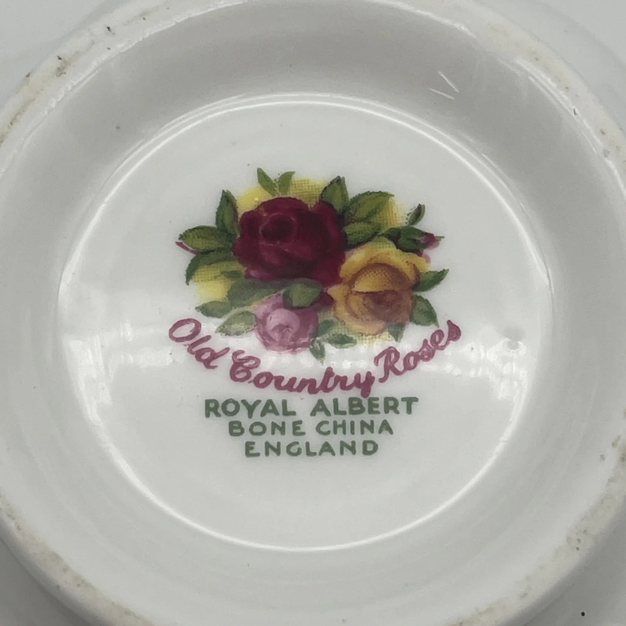 【复古】三重奏(杯子和碟子， / Royal Albert / Old Country Roses / 1962-1993年/ Bone China /英国/ montros shapes， 植物艺术，金彩