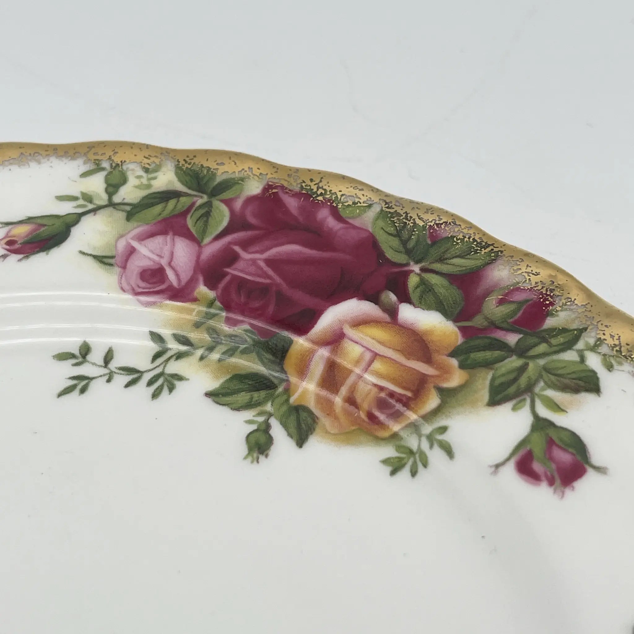 【复古】甜点盘/ Royal Albert / Old Country Roses / 1962-2002年/ Bone China /英国/ 彩色边缘，植物艺术，金彩