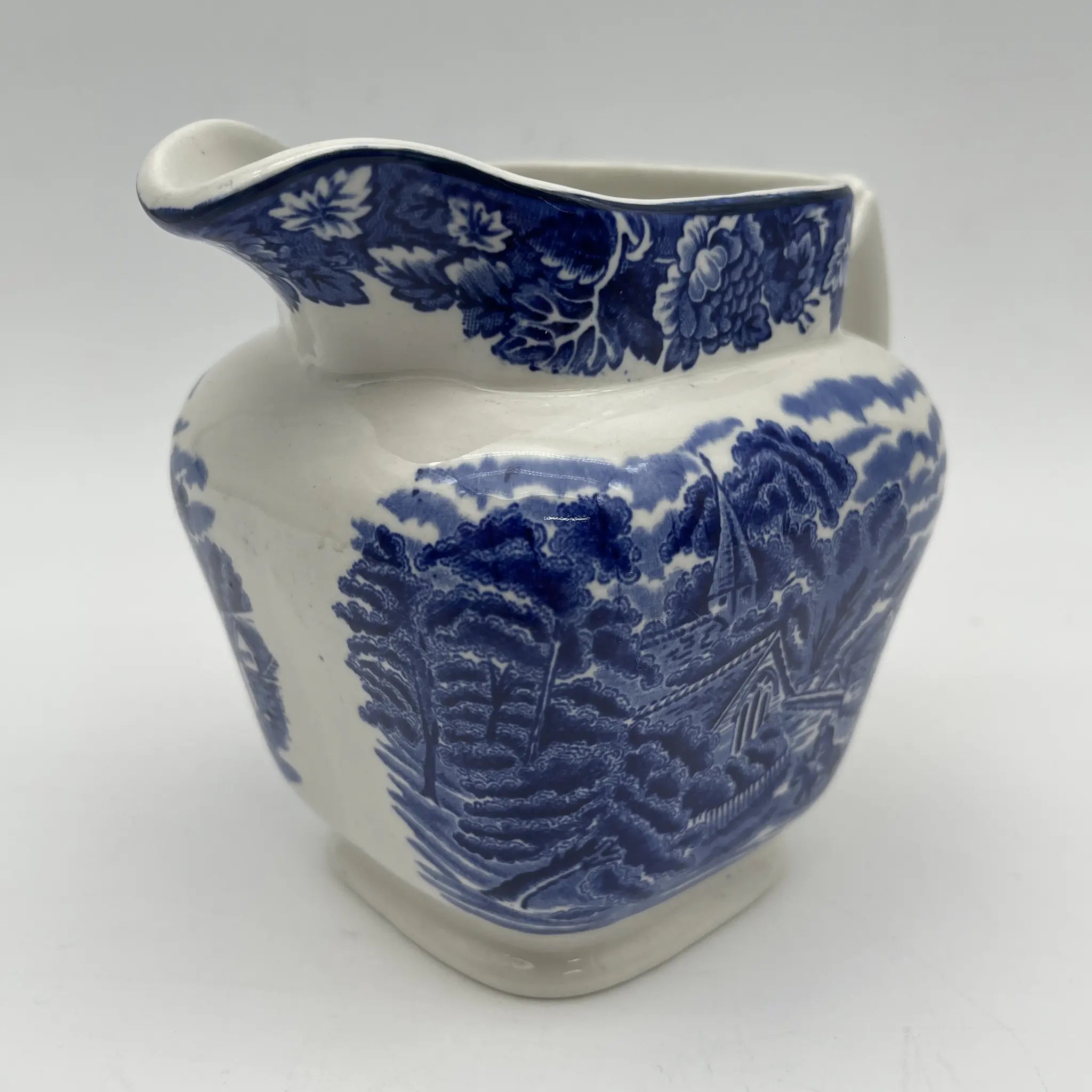 【アンティーク】 クリーマー (ミルクピッチャー) / Wood＆Sons (ウッド&サンズ) / English Scenery / 1920-1940年代 (推定) / アイアンストーン / イギリス / ブルー＆ホワイト, 銅版転写, 英国田園風景