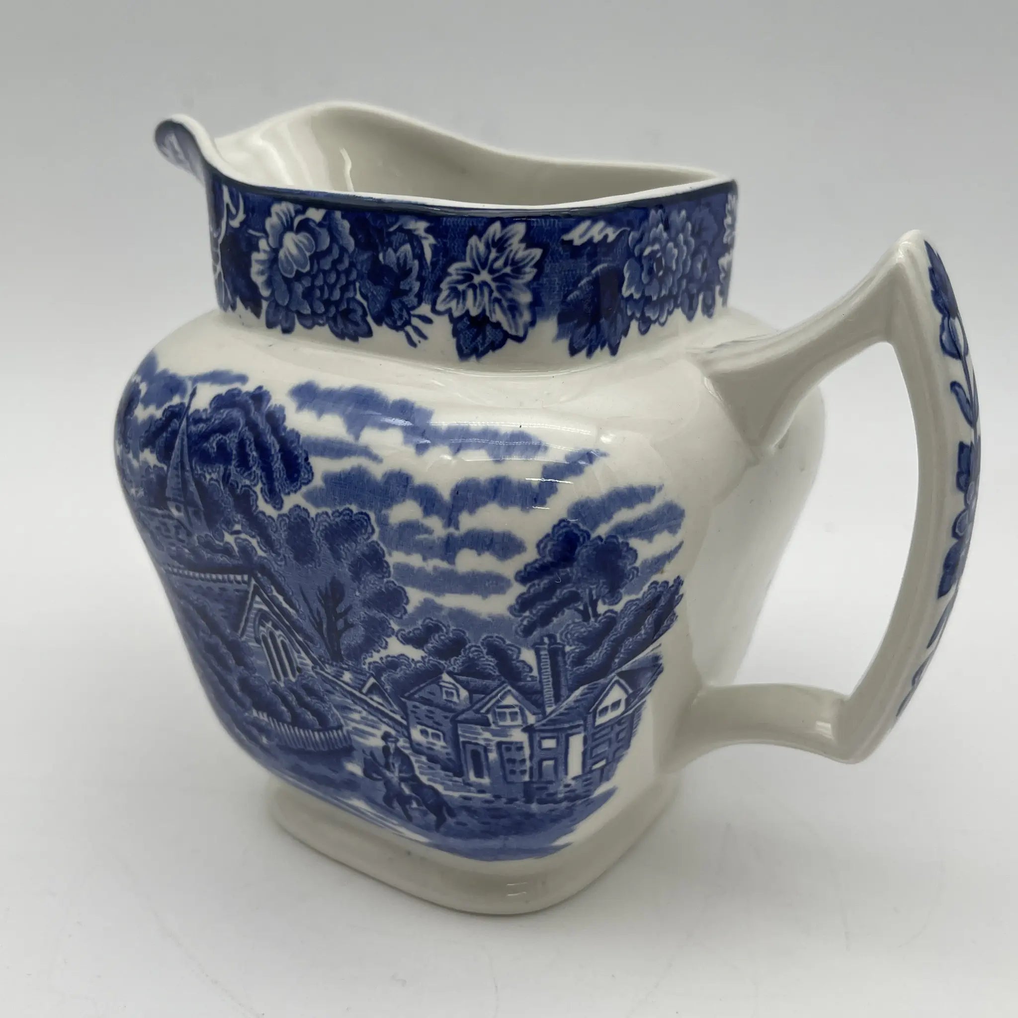 【アンティーク】 クリーマー (ミルクピッチャー) / Wood＆Sons (ウッド&サンズ) / English Scenery / 1920-1940年代 (推定) / アイアンストーン / イギリス / ブルー＆ホワイト, 銅版転写, 英国田園風景