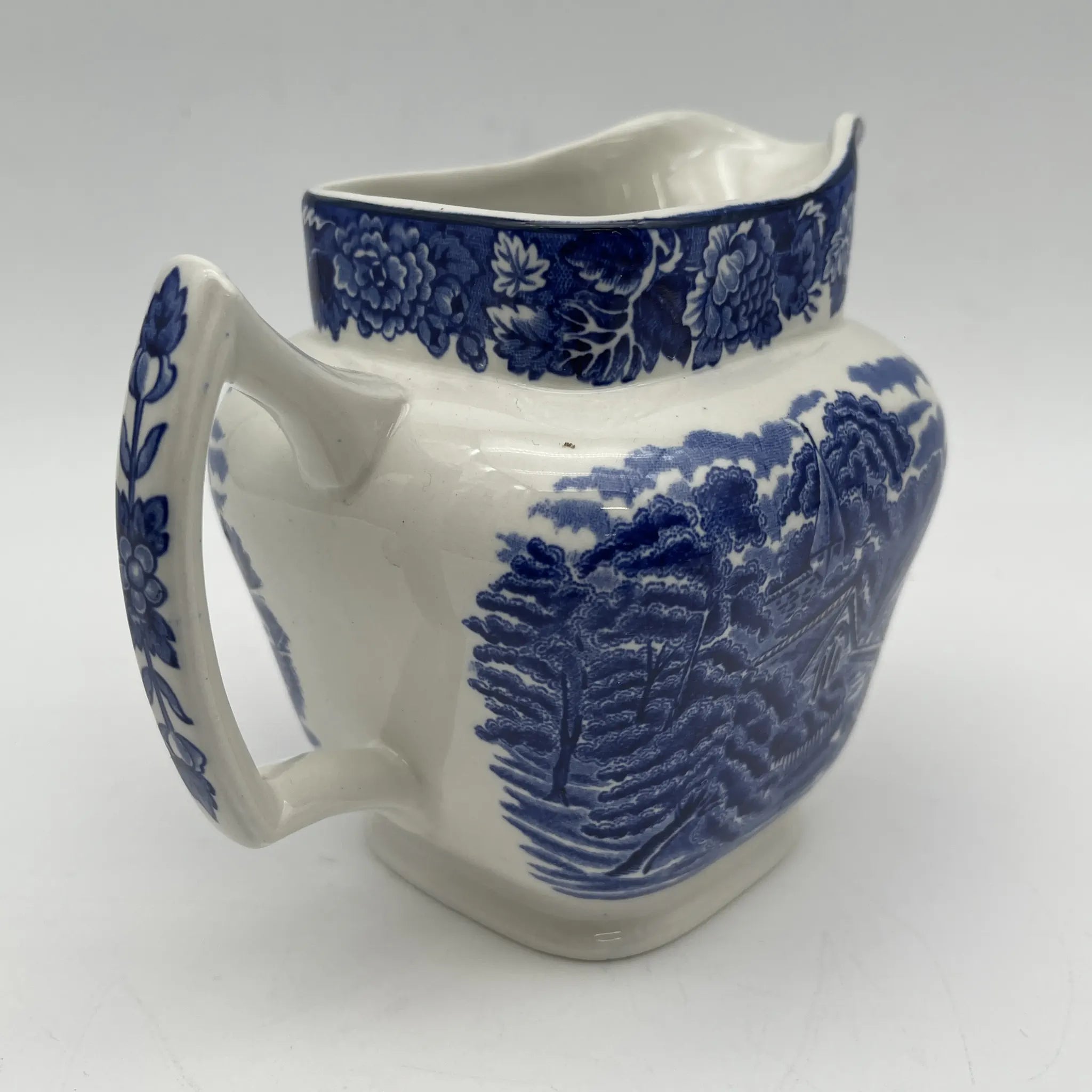 【アンティーク】 クリーマー (ミルクピッチャー) / Wood＆Sons (ウッド&サンズ) / English Scenery / 1920-1940年代 (推定) / アイアンストーン / イギリス / ブルー＆ホワイト, 銅版転写, 英国田園風景