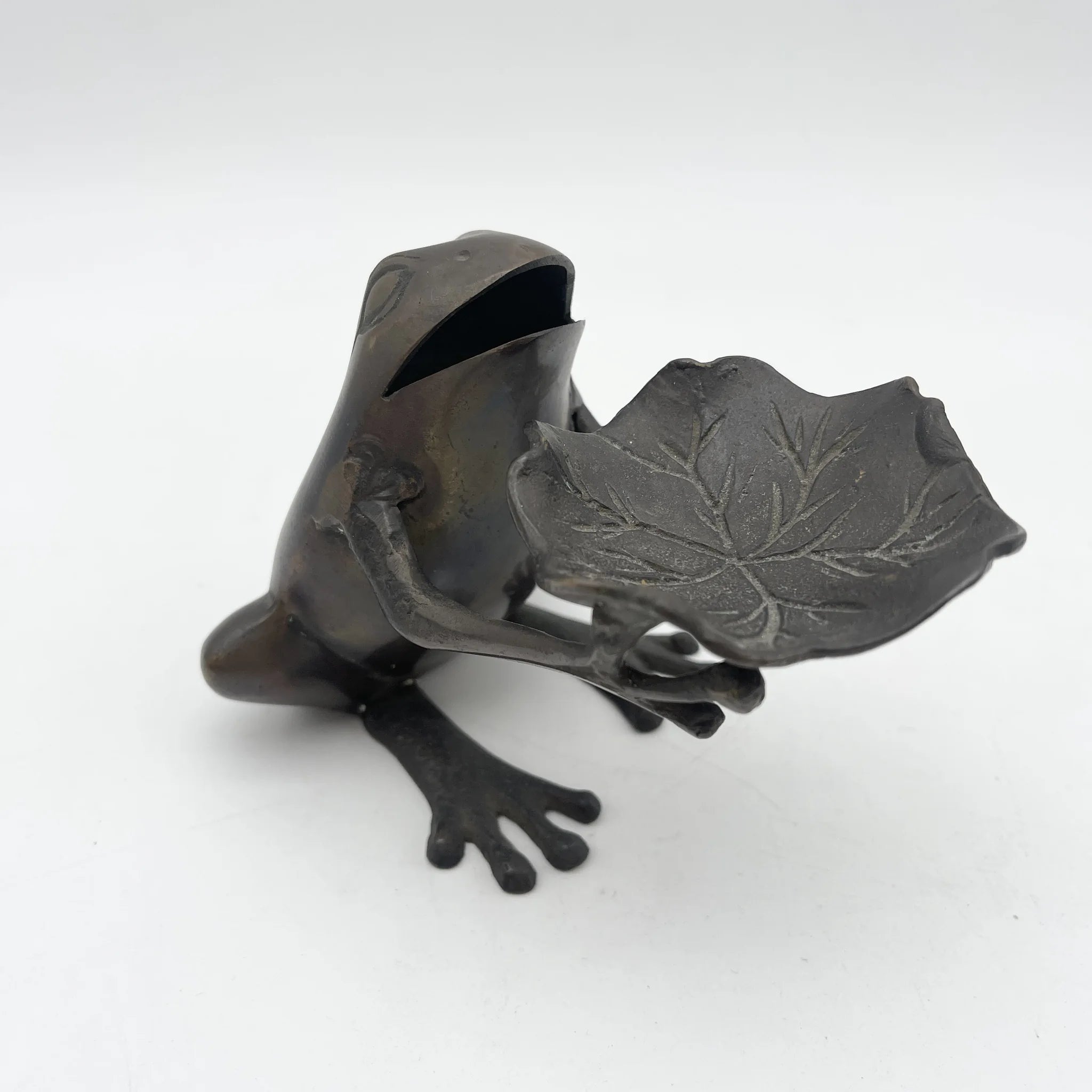 [Vintage] Object (figurine) / Frog with lotus leaf / Bronze / Japan