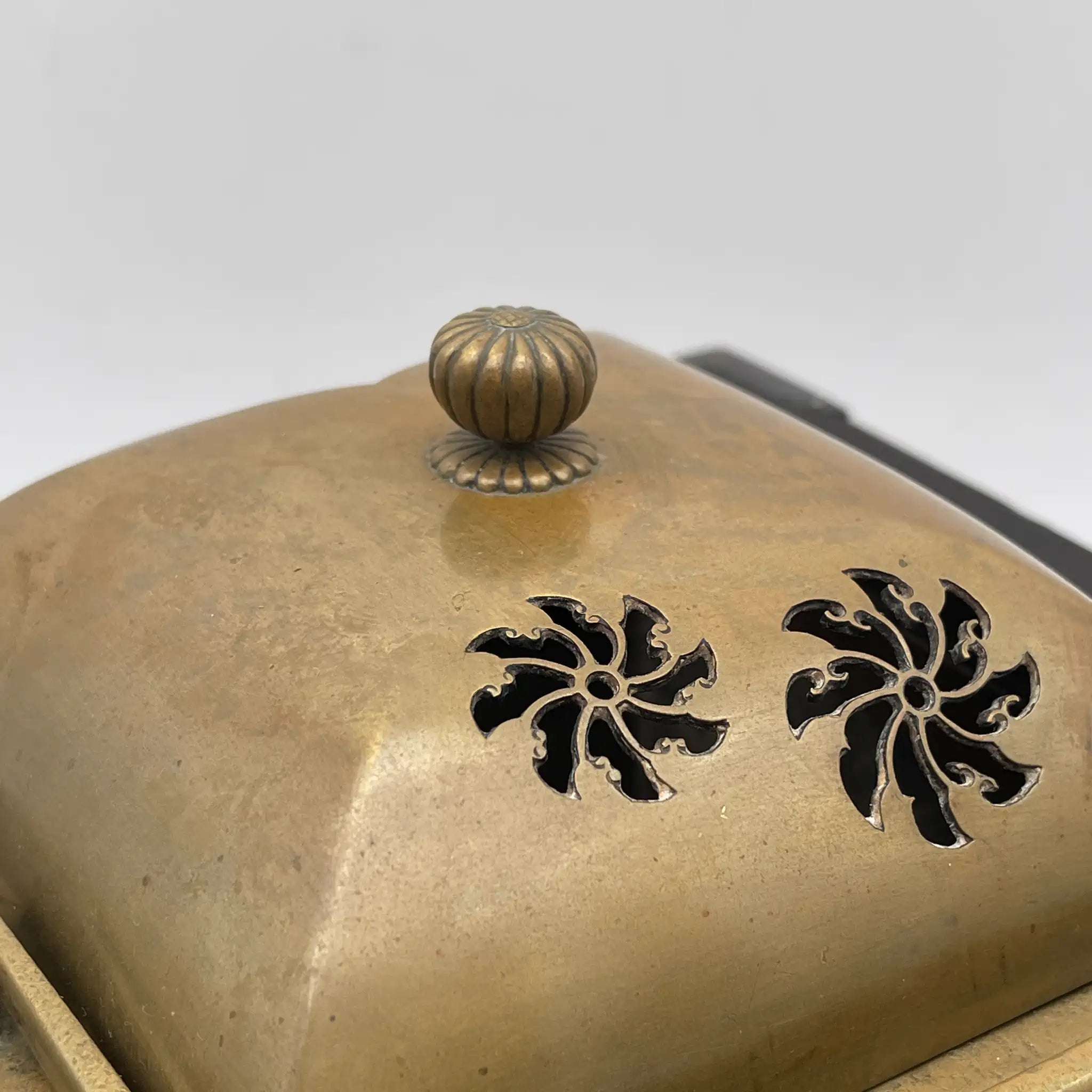 骨董品】 煙草盆 (小箪笥型) / 明治-大正 (推定) / 漆器 / 日本