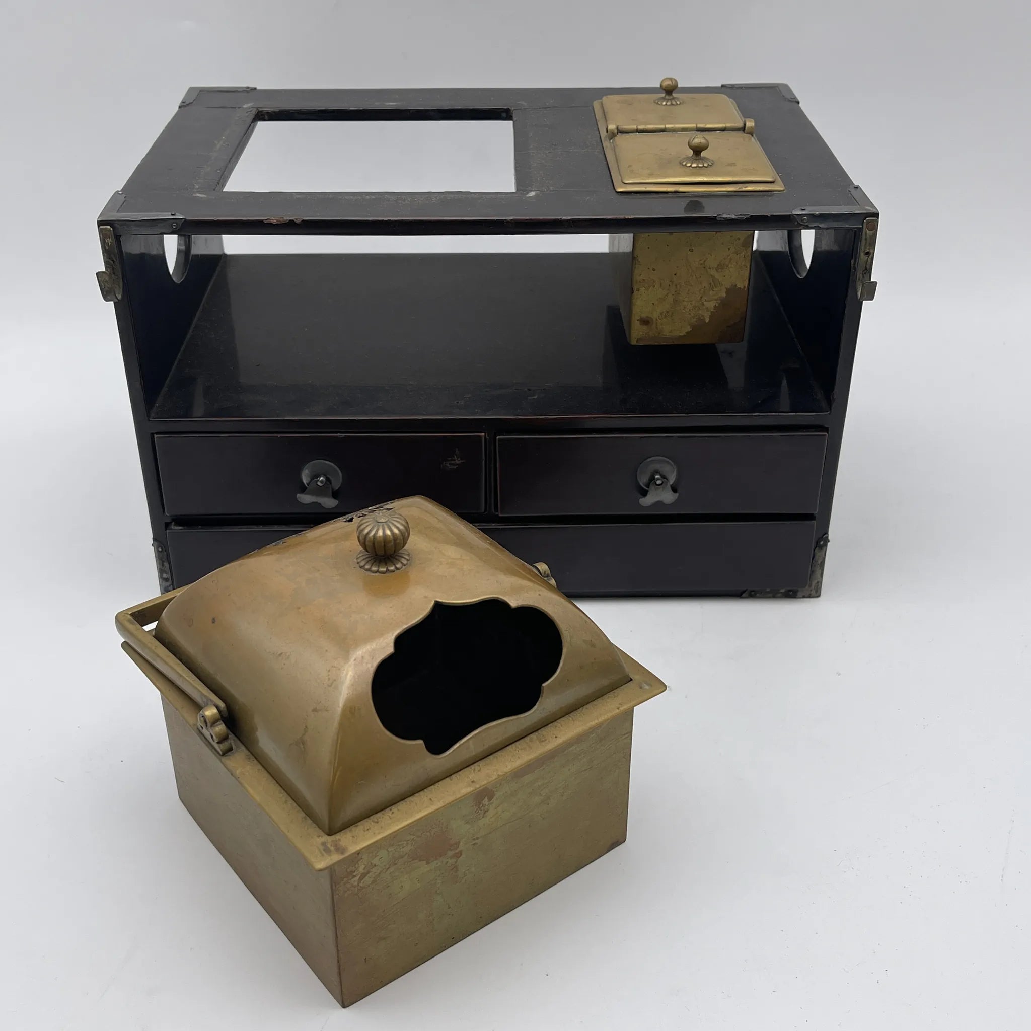 骨董品】 煙草盆 (小箪笥型) / 明治-大正 (推定) / 漆器 / 日本